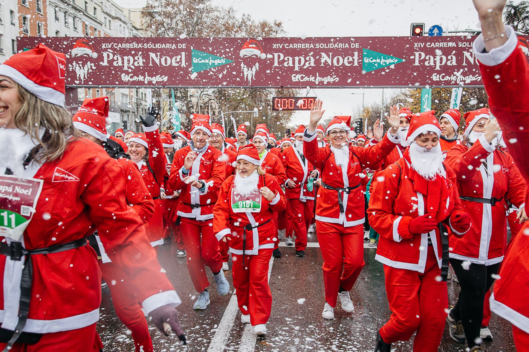 Las 30 fotos más top de la Carrera de Papá Noel de Madrid 2025.Late mi Lente (9)