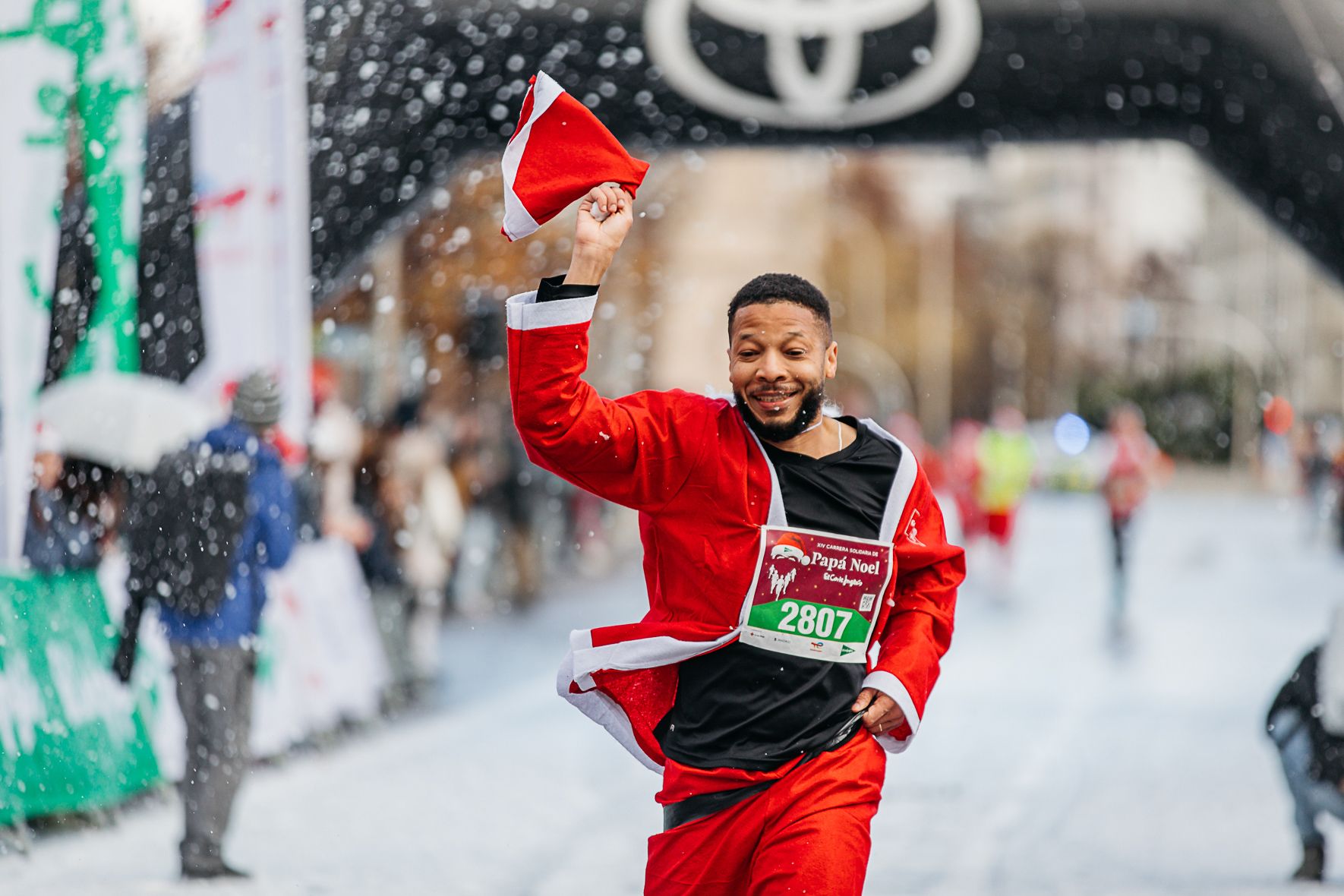 Las 30 fotos más top de la Carrera de Papá Noel de Madrid 2025.Late mi Lente (17)