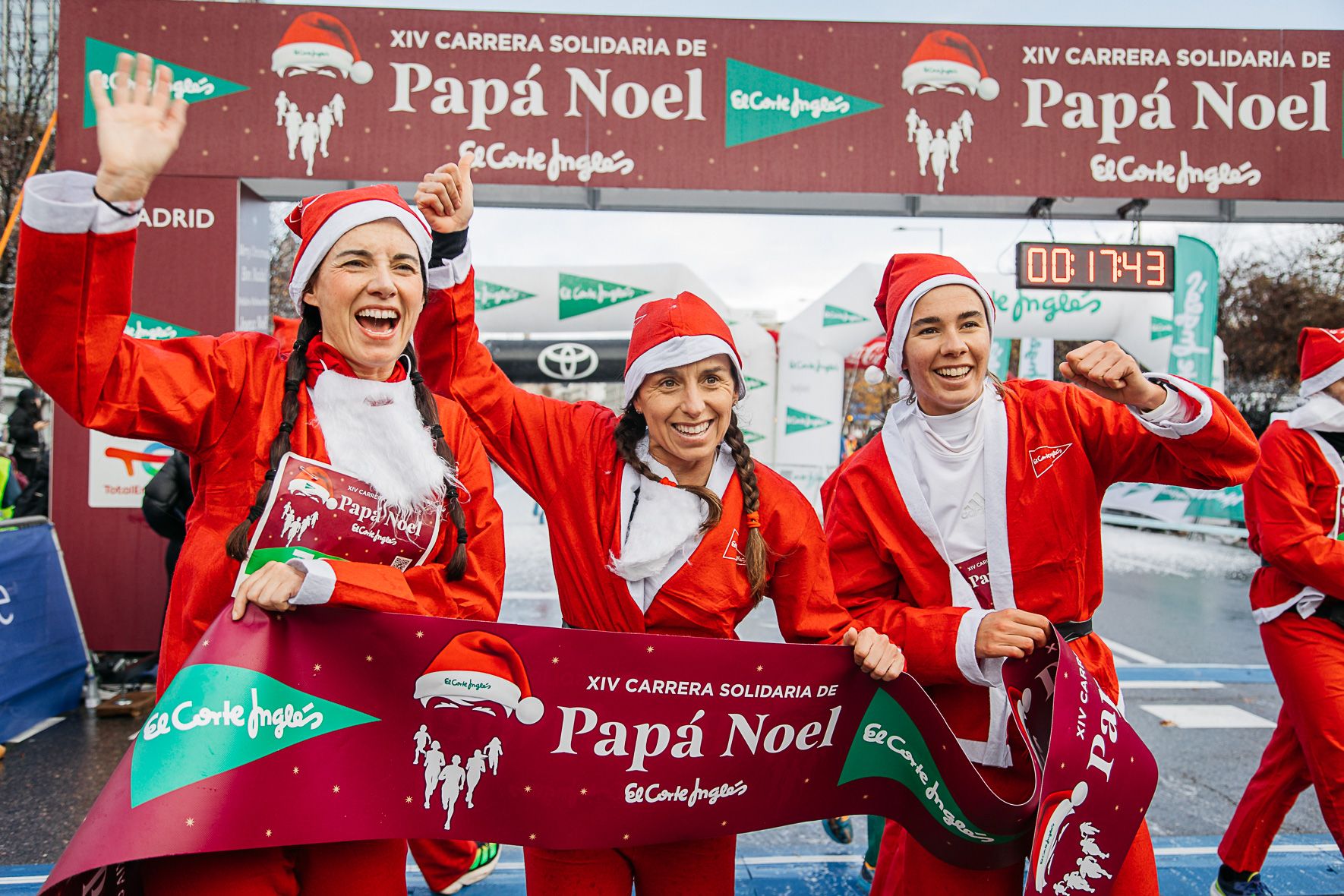 Las 30 fotos más top de la Carrera de Papá Noel de Madrid 2025.Late mi Lente (18)