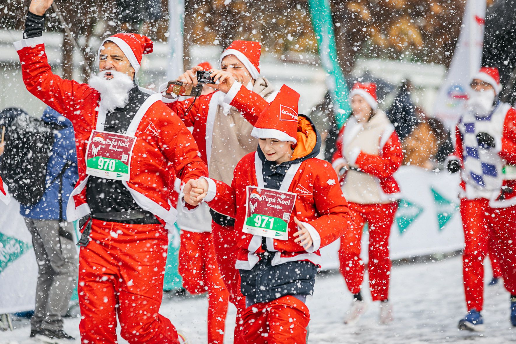 Las 30 fotos más top de la Carrera de Papá Noel de Madrid 2025.Late mi Lente (19)