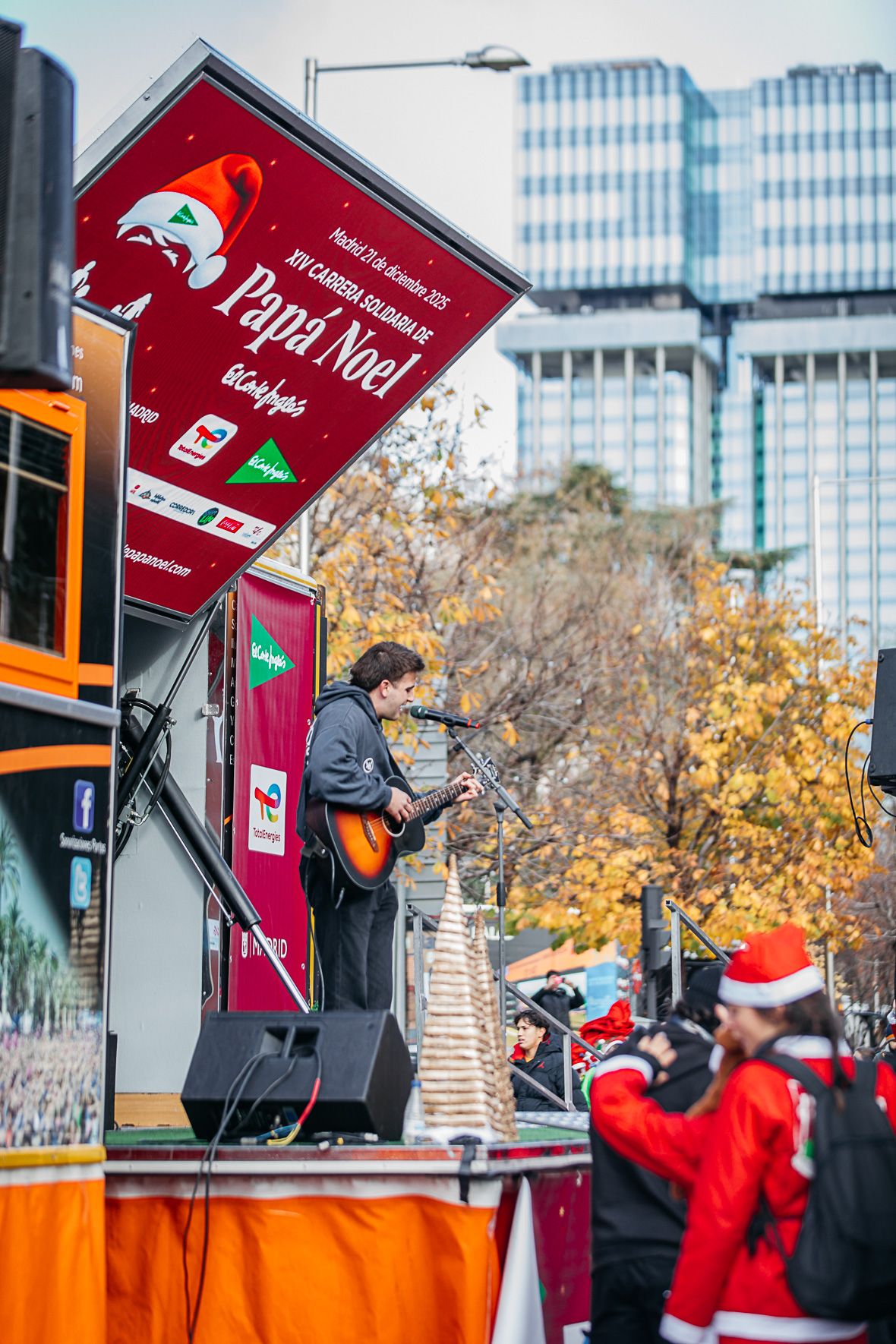 Las 30 fotos más top de la Carrera de Papá Noel de Madrid 2025.Late mi Lente (32)