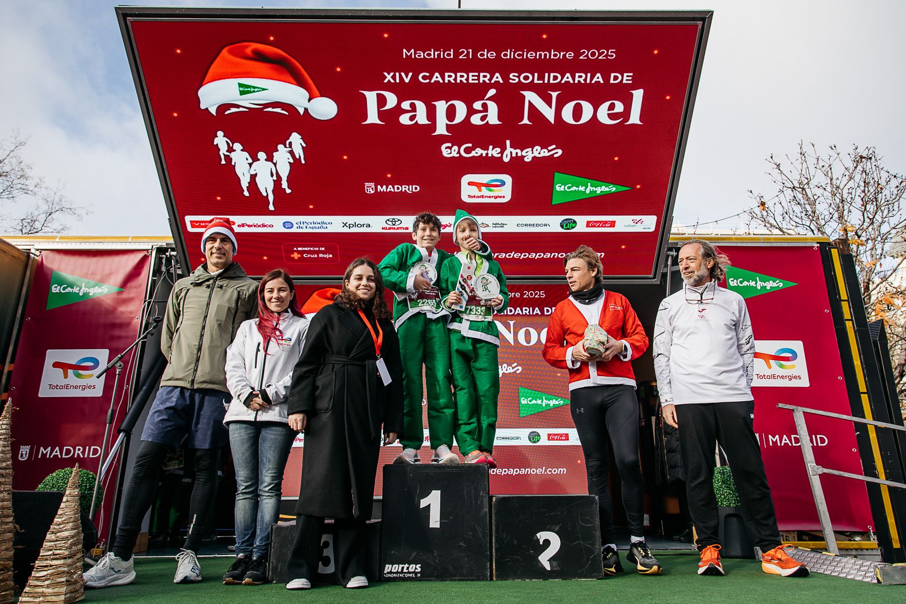 Las fotos de la premiación de la Carrera de Papá Noel de Madrid 2025.Late mi Lente 13