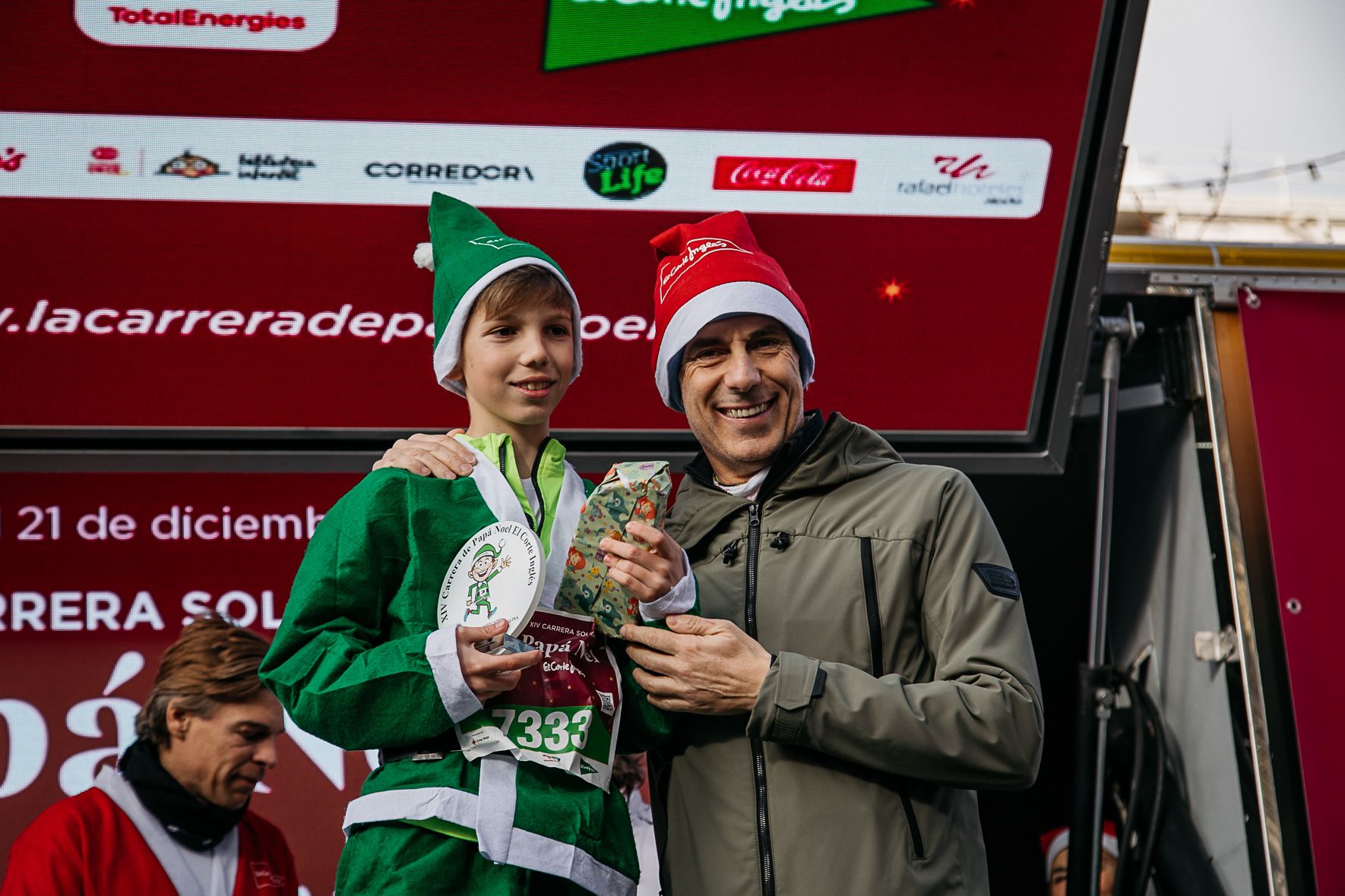 Las fotos de la premiación de la Carrera de Papá Noel de Madrid 2025.Late mi Lente 10
