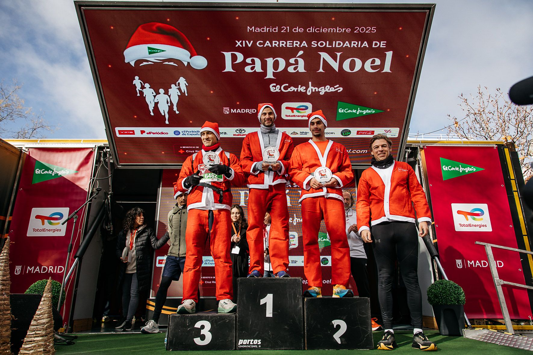 Las fotos de la premiación de la Carrera de Papá Noel de Madrid 2025.Late mi Lente 4