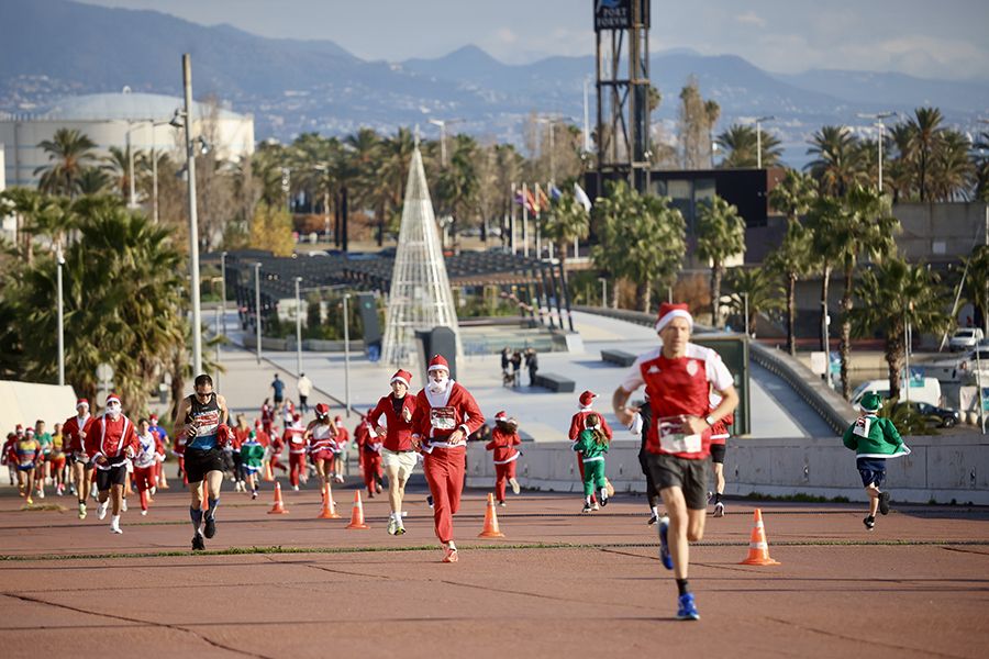 Las mejores fotos de la Carrera de Papá Noel de Barcelona 2025. 557