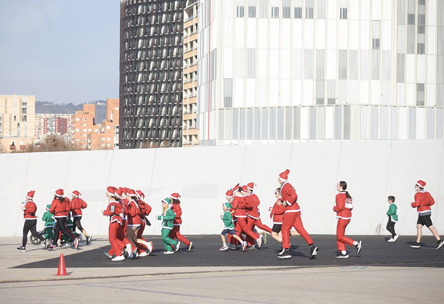 Las mejores fotos de la Carrera de Papá Noel de Barcelona 2025. 648