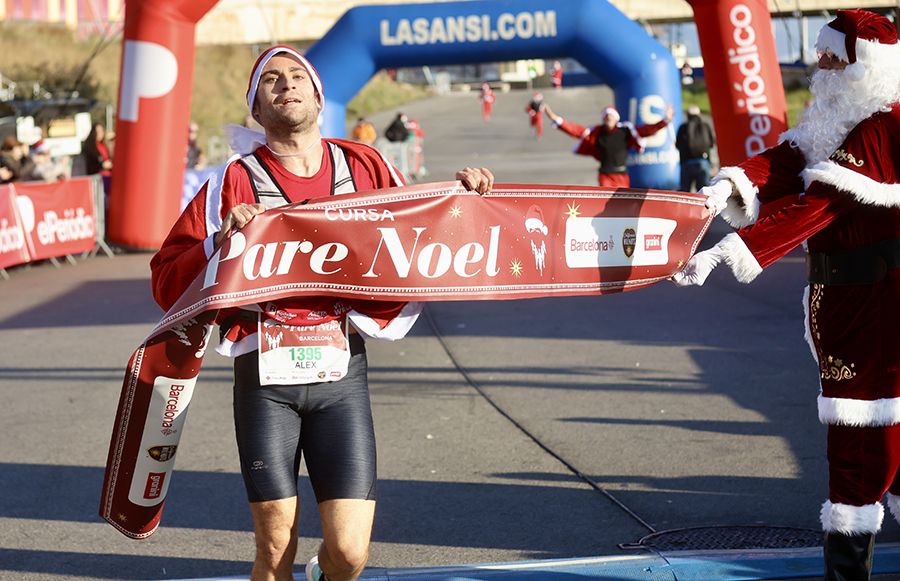 Las mejores fotos de la Carrera de Papá Noel de Barcelona 2025. 715