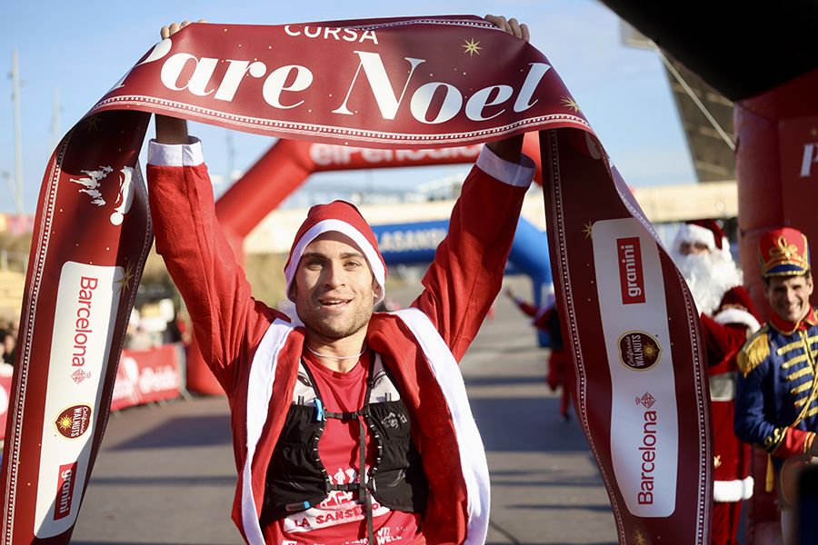 Las mejores fotos de la Carrera de Papá Noel de Barcelona 2025. 719