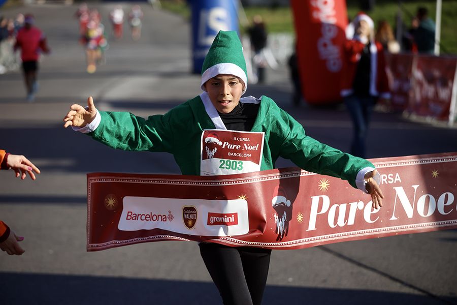 Las mejores fotos de la Carrera de Papá Noel de Barcelona 2025. 763