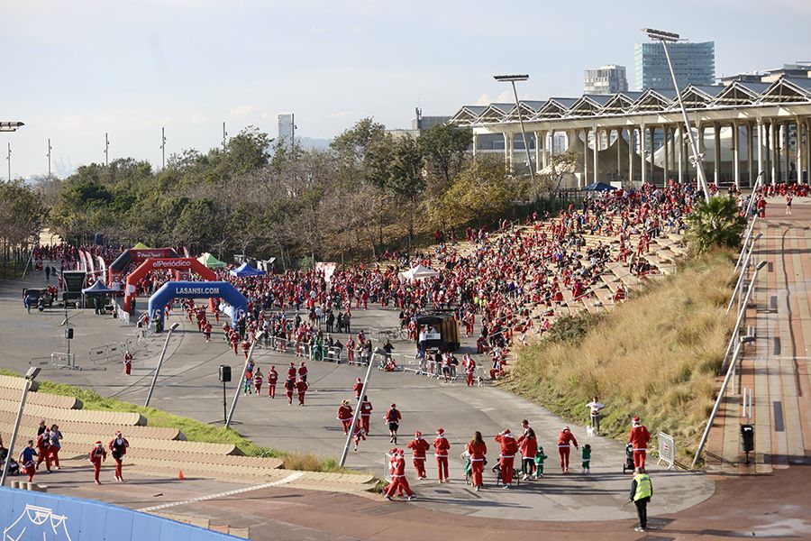 Las mejores fotos de la Carrera de Papá Noel de Barcelona 2025. 977
