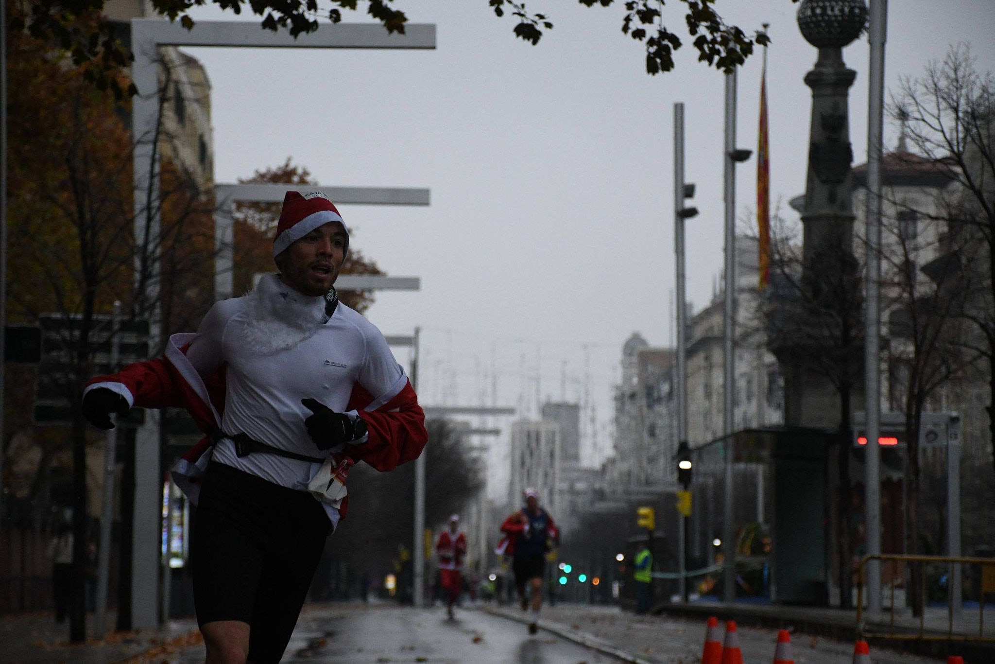 Las mejores fotos de la Carrera de Papá Noel de Zaragoza 2025. Independencia. 3873