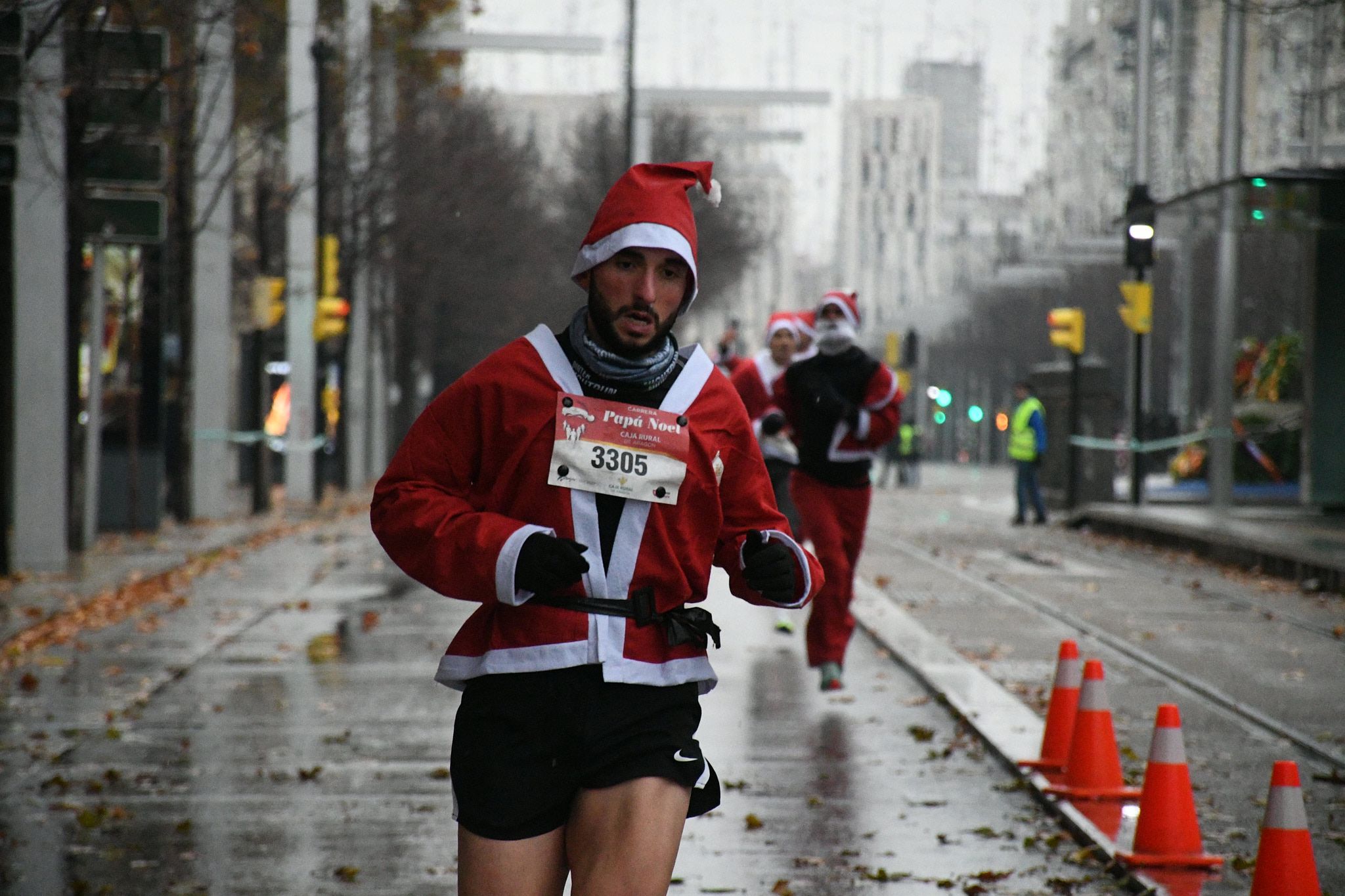 Las mejores fotos de la Carrera de Papá Noel de Zaragoza 2025. Independencia. 3901