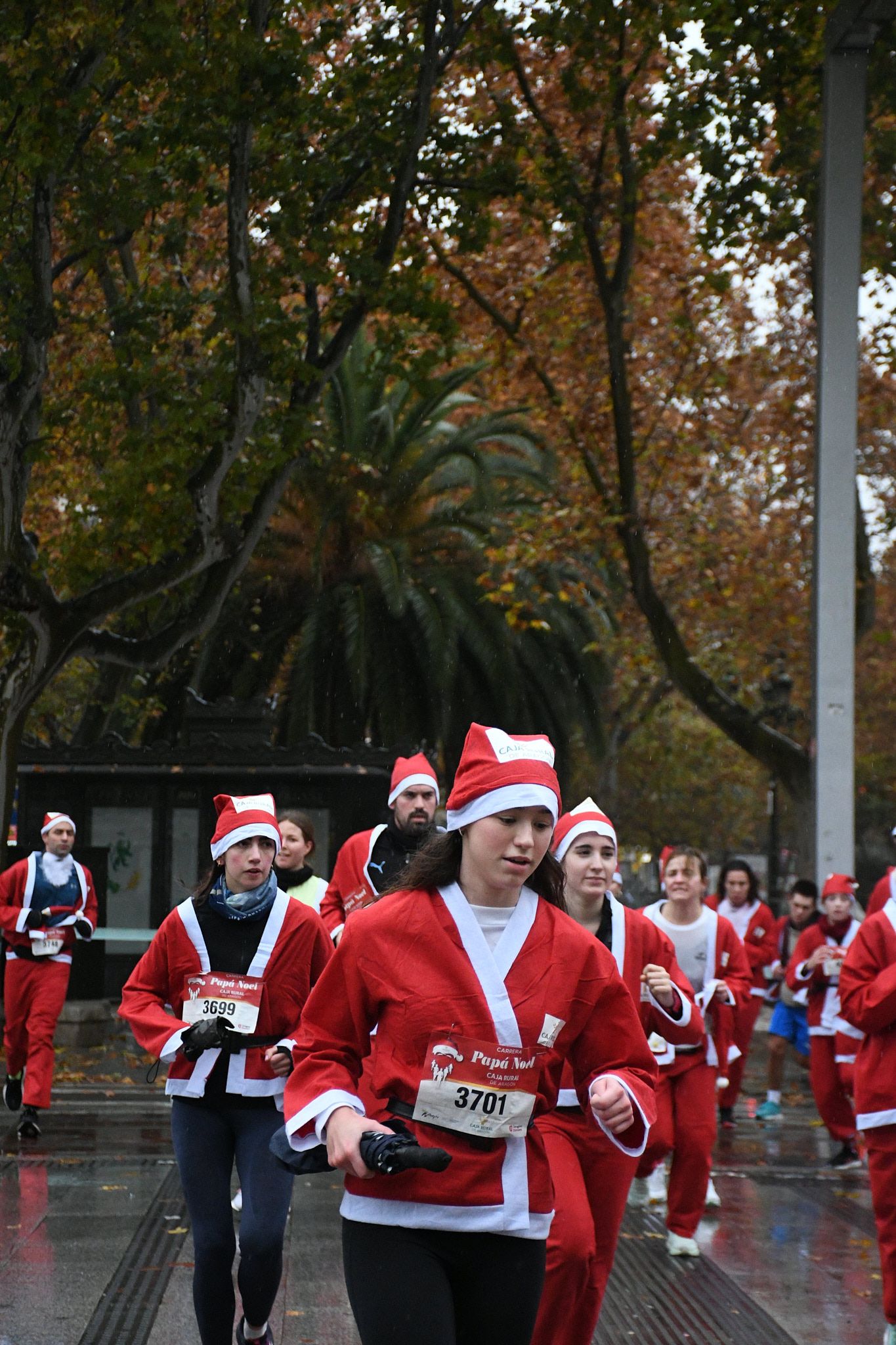Las mejores fotos de la Carrera de Papá Noel de Zaragoza 2025. Independencia. 4228