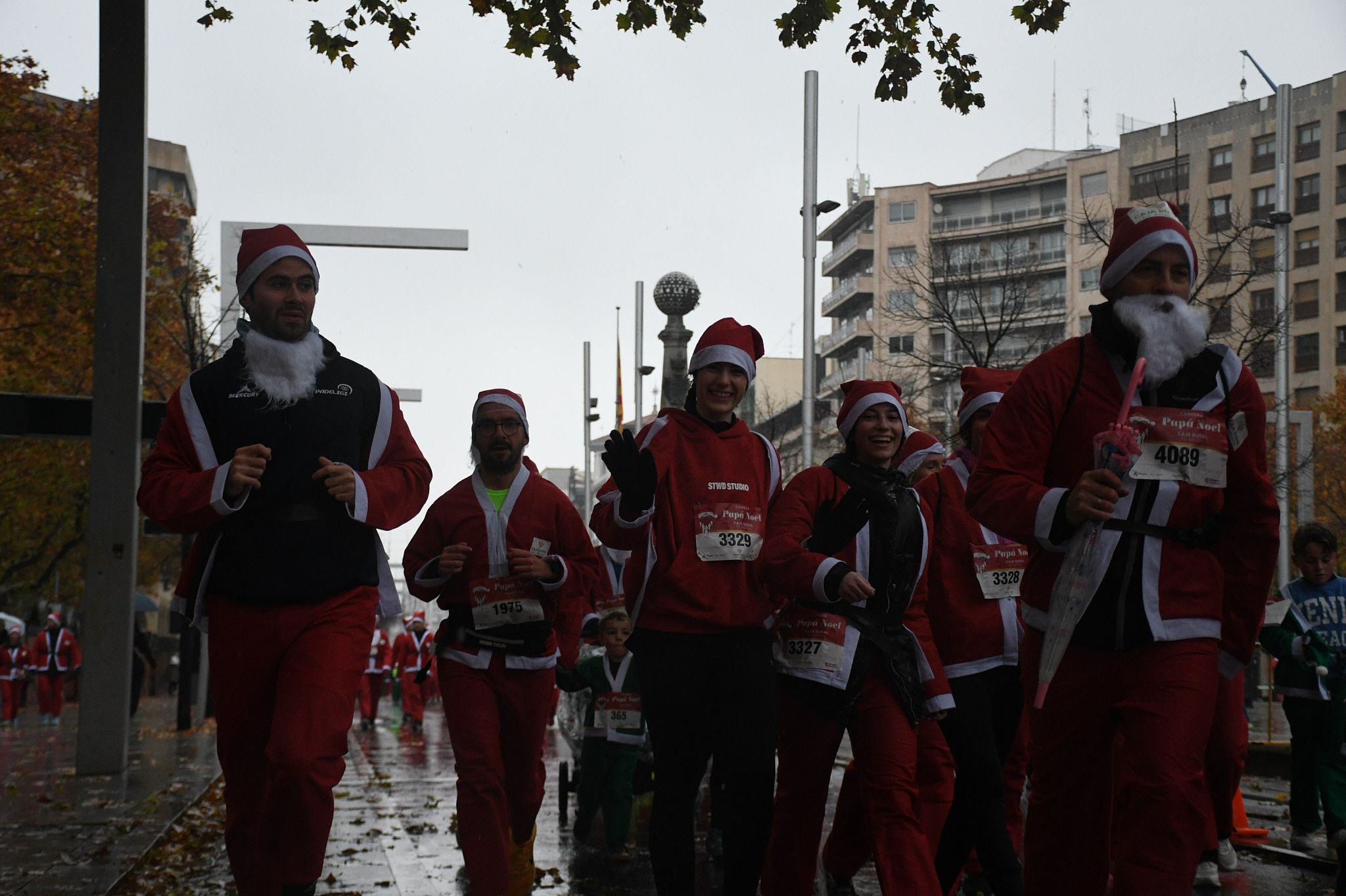 Las mejores fotos de la Carrera de Papá Noel de Zaragoza 2025. Independencia. 4455