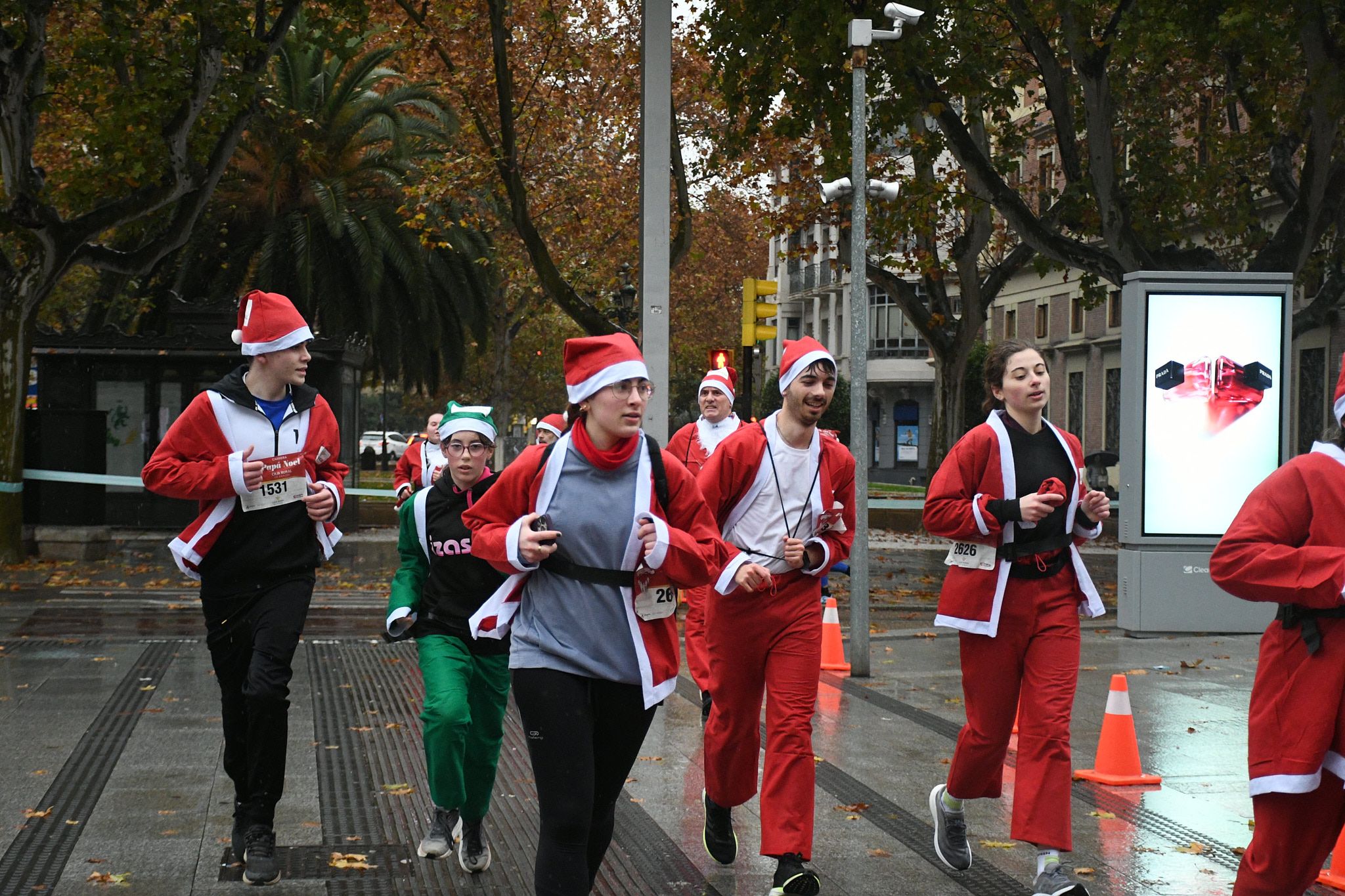 Las mejores fotos de la Carrera de Papá Noel de Zaragoza 2025. Independencia. 4236
