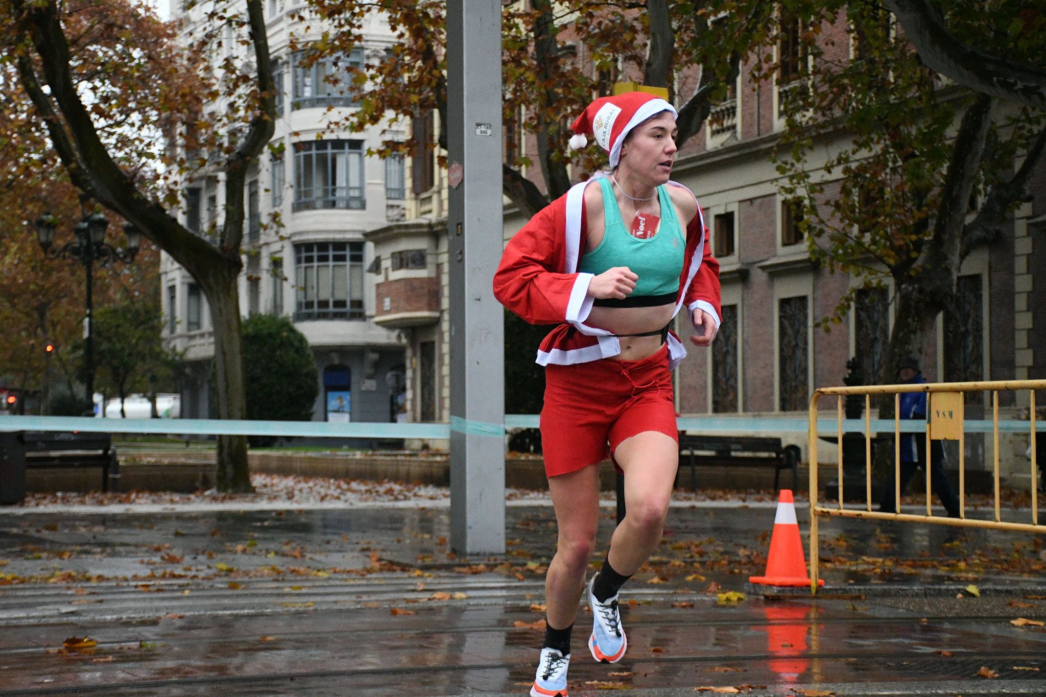 Las mejores fotos de la Carrera de Papá Noel de Zaragoza 2025. Independencia. 3928