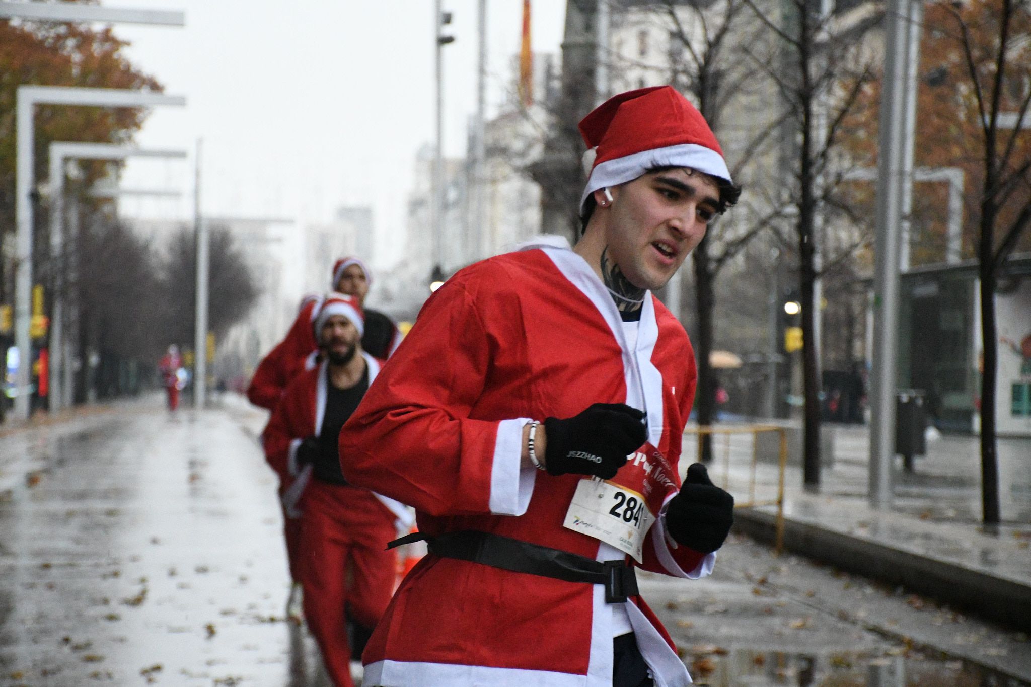 Las mejores fotos de la Carrera de Papá Noel de Zaragoza 2025. Independencia. 3944
