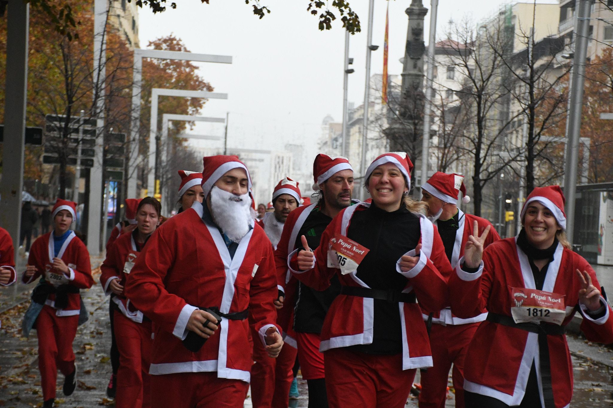Las mejores fotos de la Carrera de Papá Noel de Zaragoza 2025. Independencia. 4250