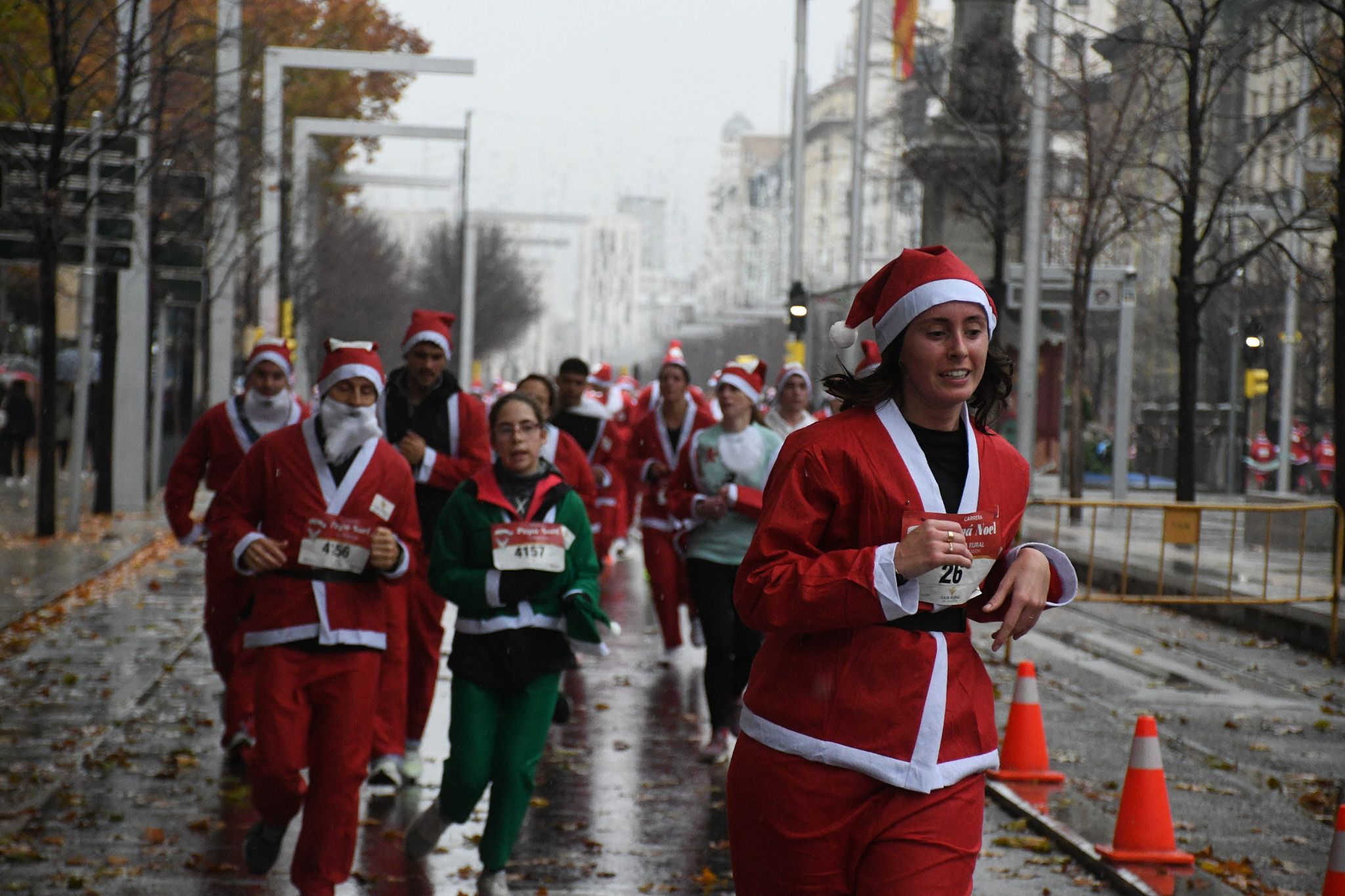 Las mejores fotos de la Carrera de Papá Noel de Zaragoza 2025. Independencia. 4258