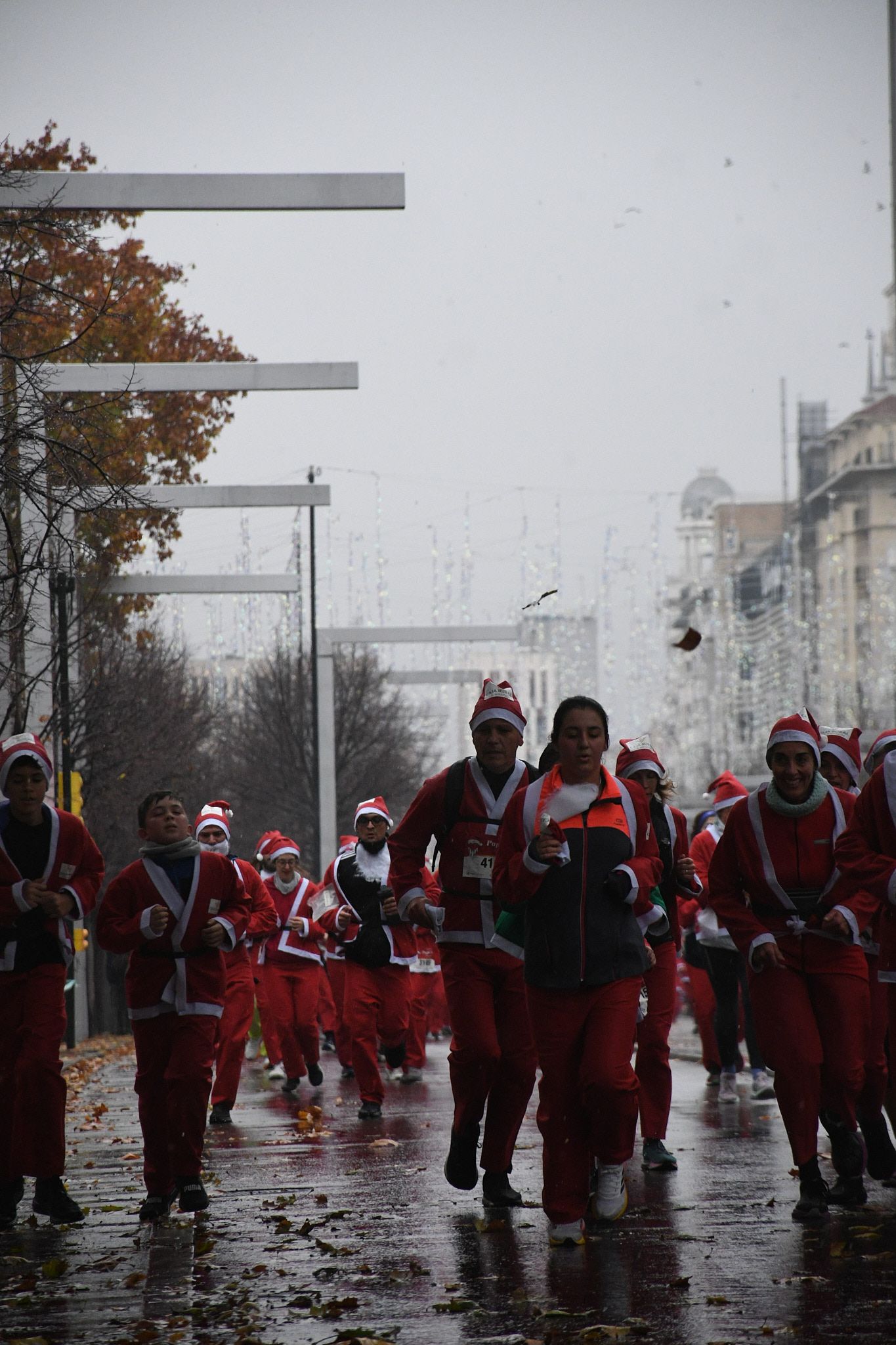 Las mejores fotos de la Carrera de Papá Noel de Zaragoza 2025. Independencia. 4264