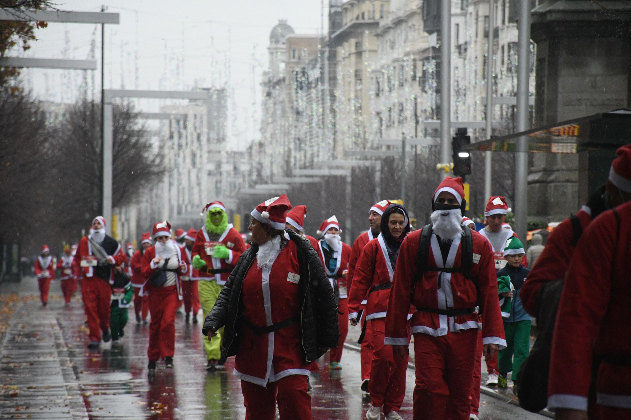 Las mejores fotos de la Carrera de Papá Noel de Zaragoza 2025. Independencia. 4495
