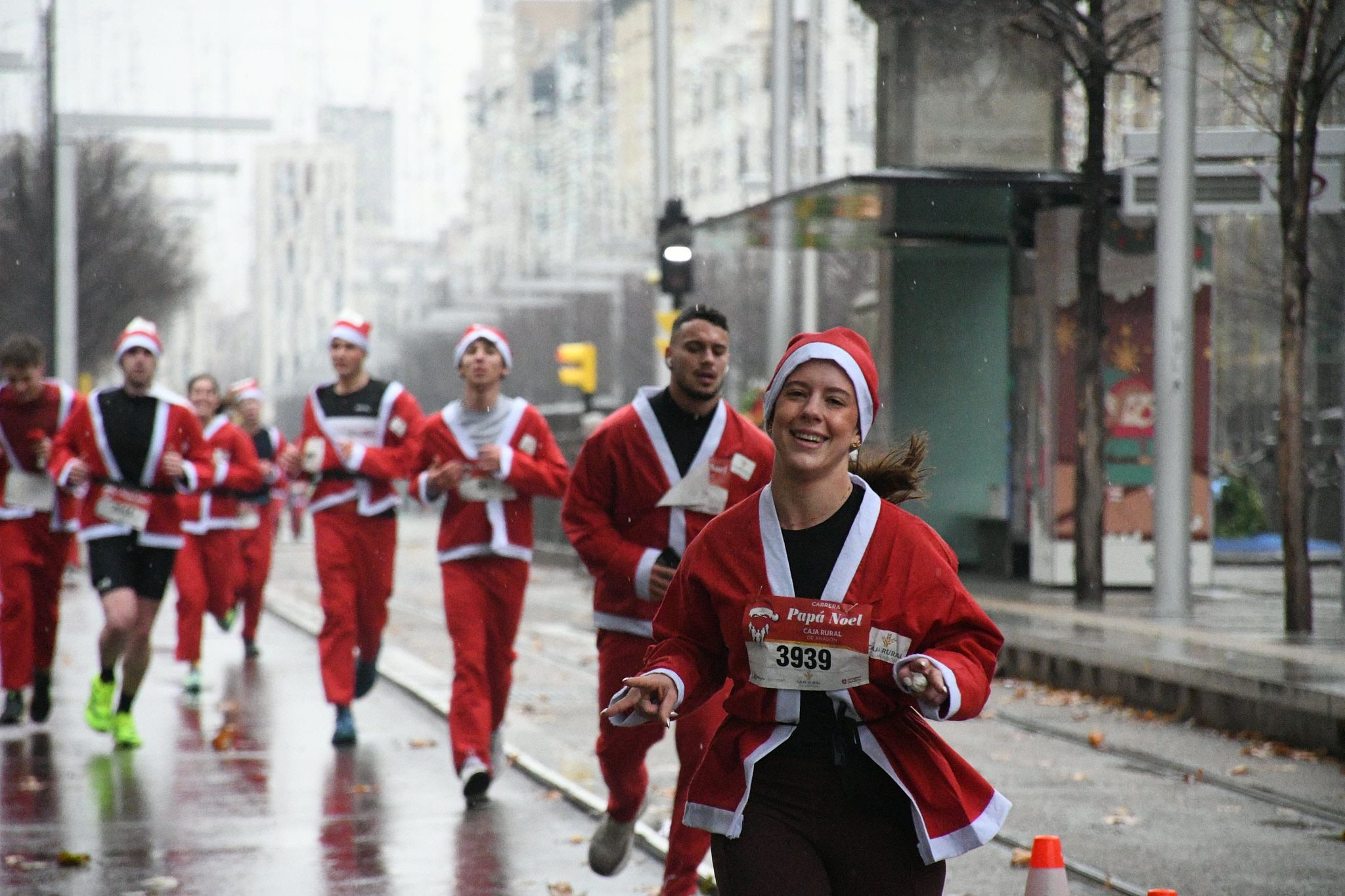 Las mejores fotos de la Carrera de Papá Noel de Zaragoza 2025. Independencia. 4008