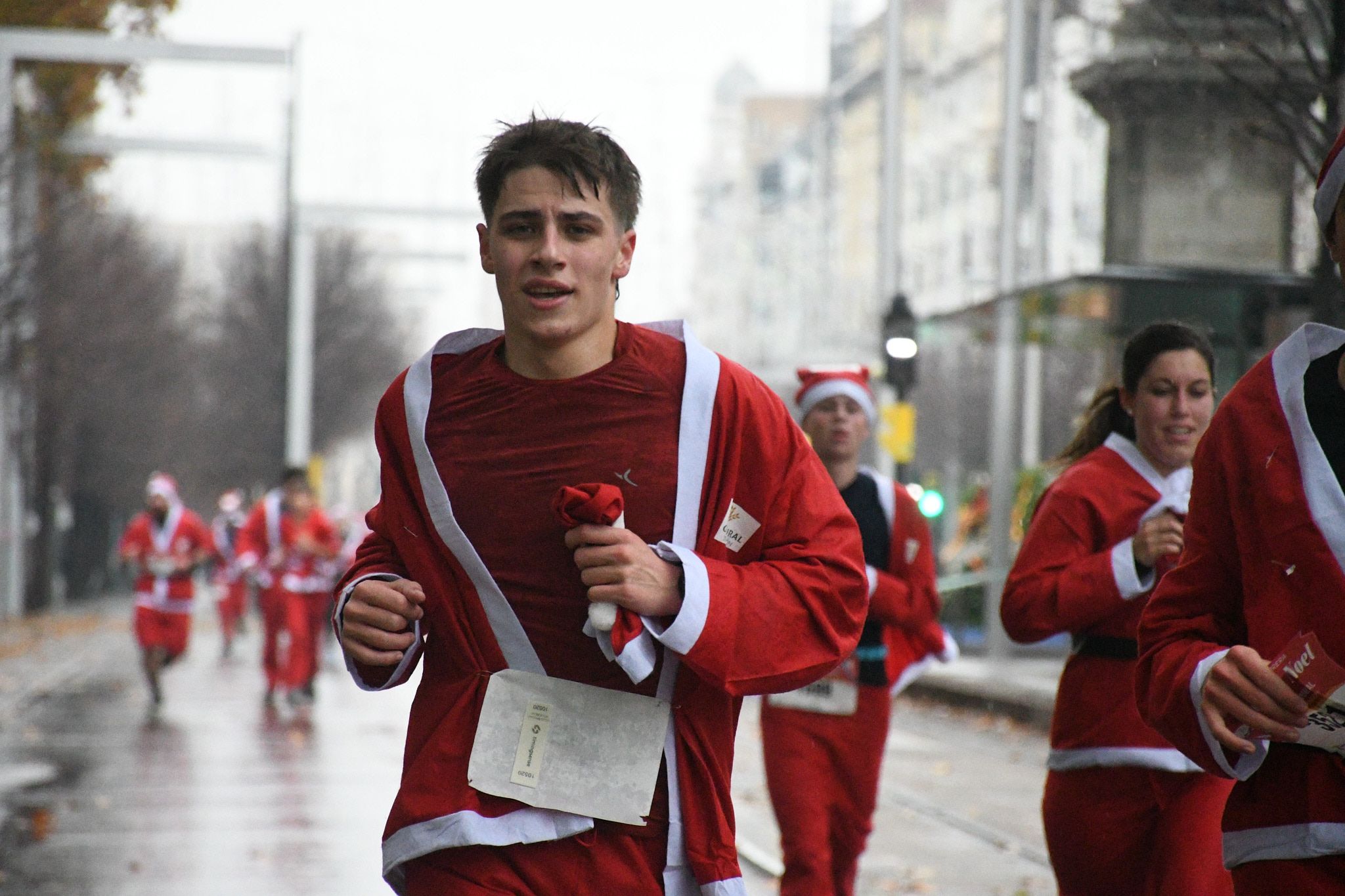 Las mejores fotos de la Carrera de Papá Noel de Zaragoza 2025. Independencia. 4012
