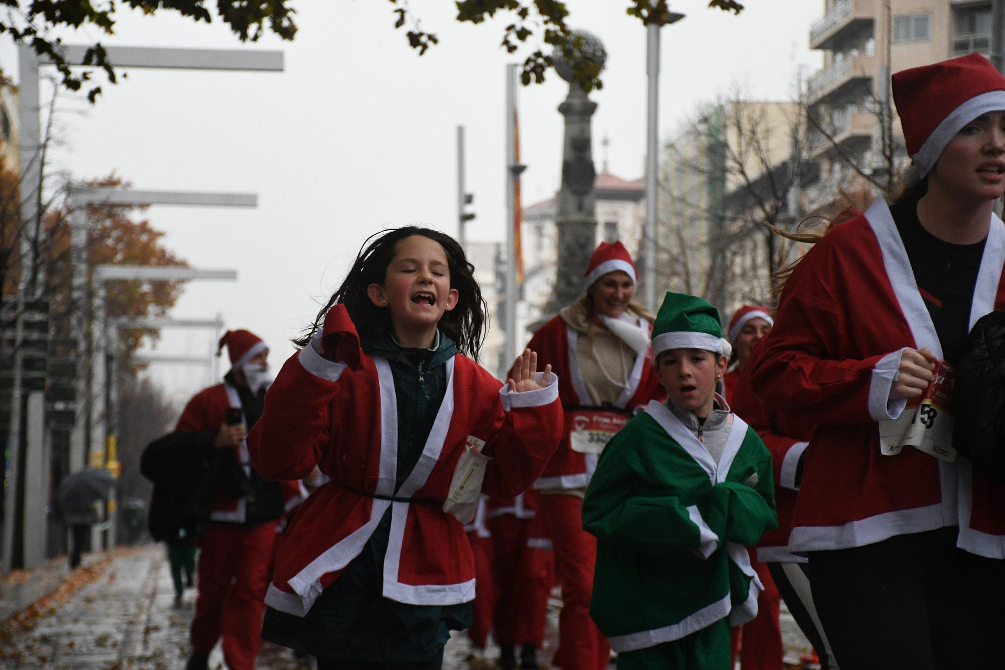 Las mejores fotos de la Carrera de Papá Noel de Zaragoza 2025. Independencia. 4290