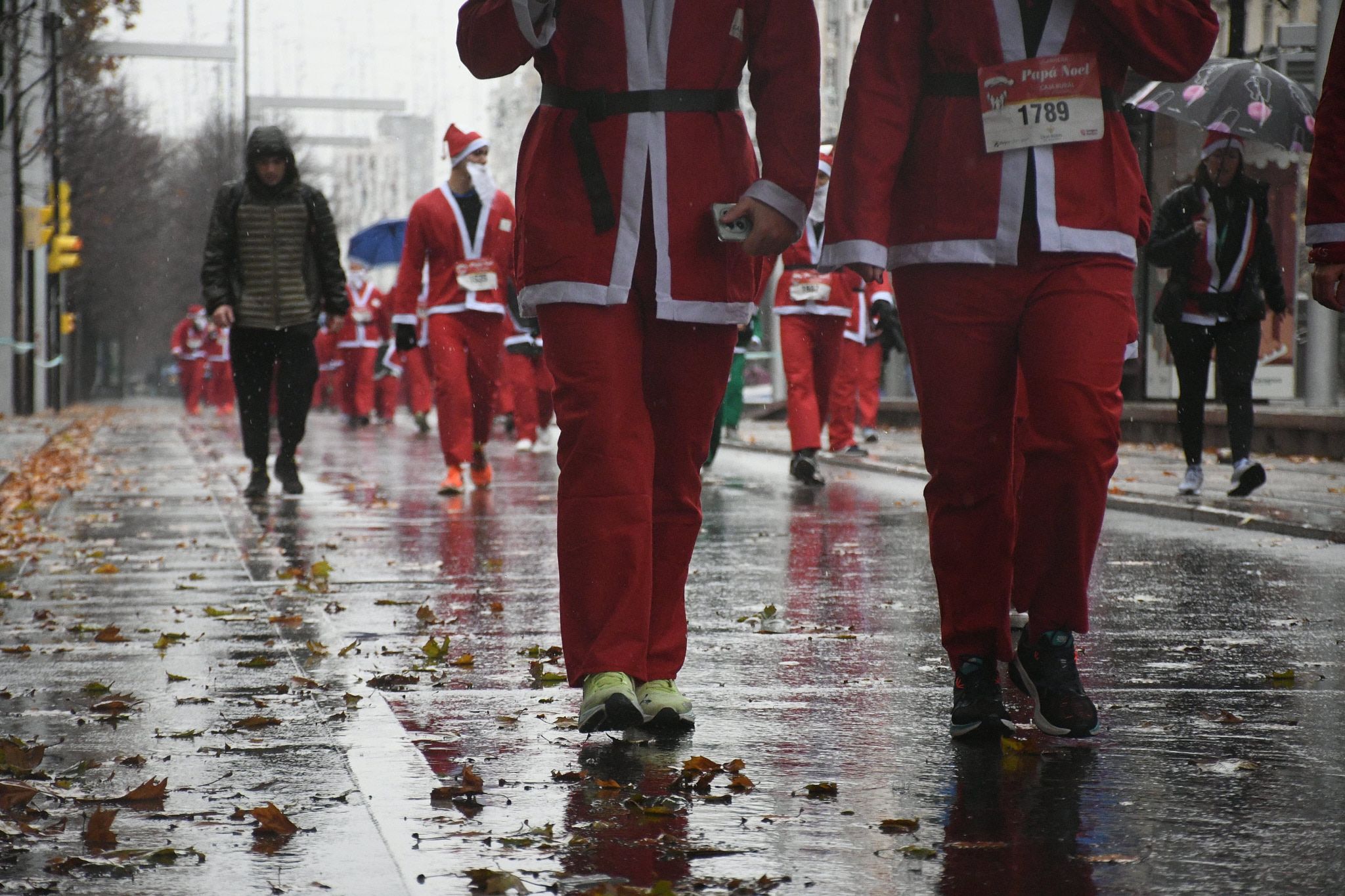 Las mejores fotos de la Carrera de Papá Noel de Zaragoza 2025. Independencia. 4550