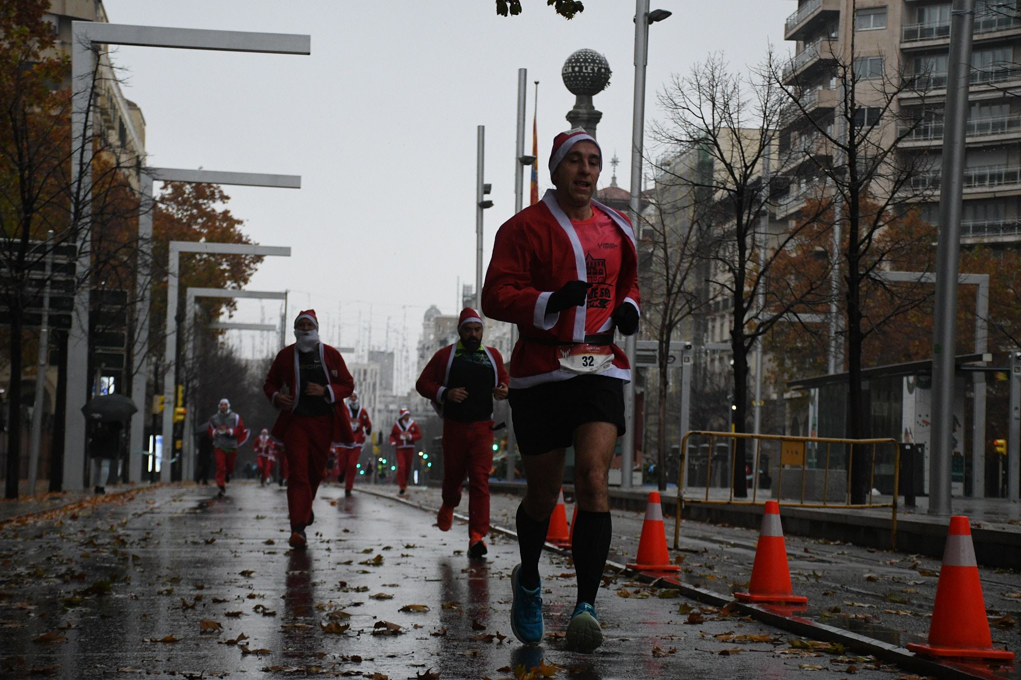 Las mejores fotos de la Carrera de Papá Noel de Zaragoza 2025. Independencia. 4046