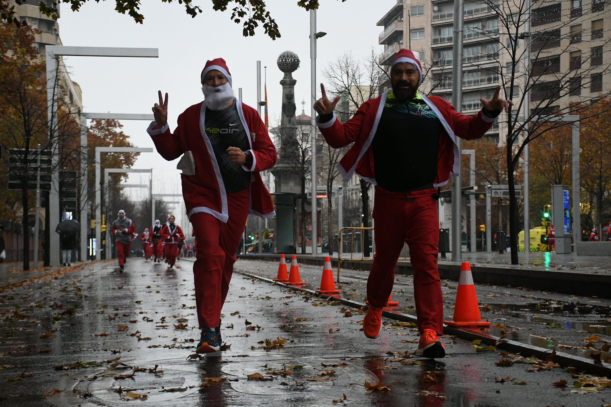 Las mejores fotos de la Carrera de Papá Noel de Zaragoza 2025. Independencia. 4049