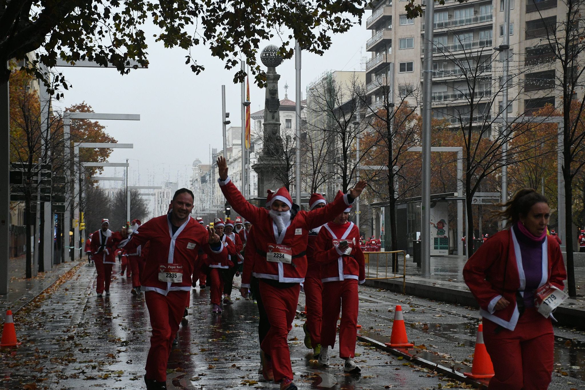Las mejores fotos de la Carrera de Papá Noel de Zaragoza 2025. Independencia. 4310