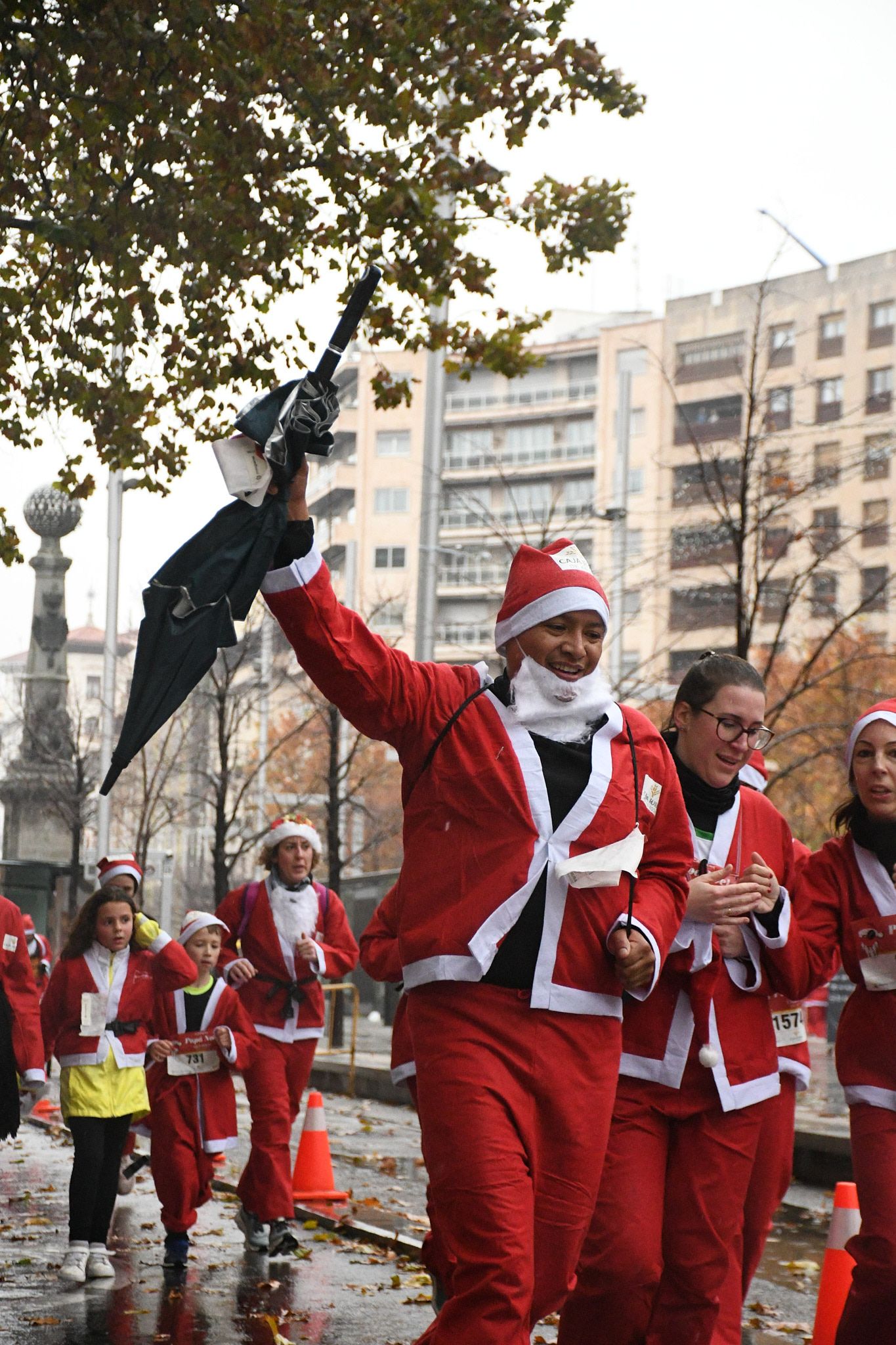 Las mejores fotos de la Carrera de Papá Noel de Zaragoza 2025. Independencia. 4317