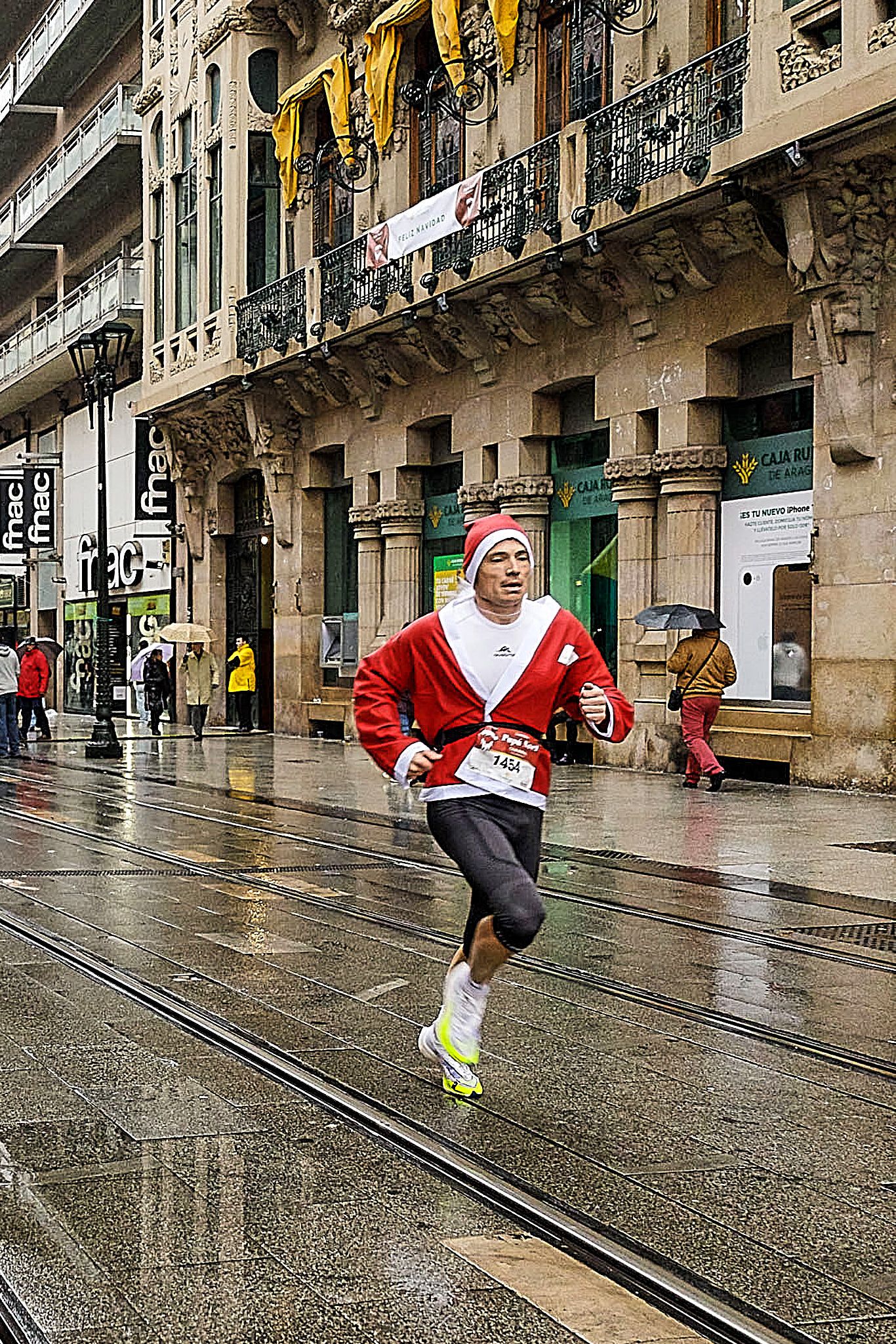 Las mejores fotos de la Carrera de Papá Noel de Zaragoza 2025. Coso. 7605