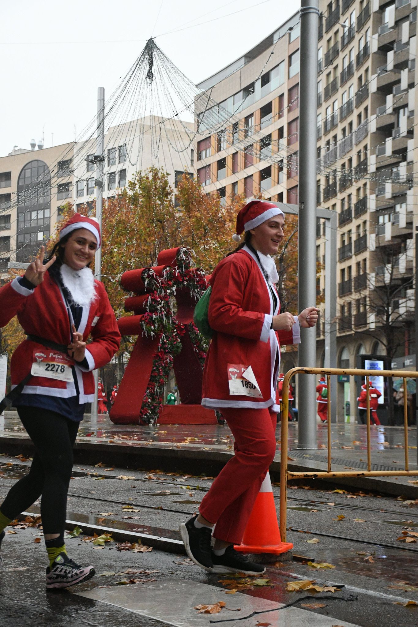 Las mejores fotos de la Carrera de Papá Noel de Zaragoza 2025. Independencia. 4323