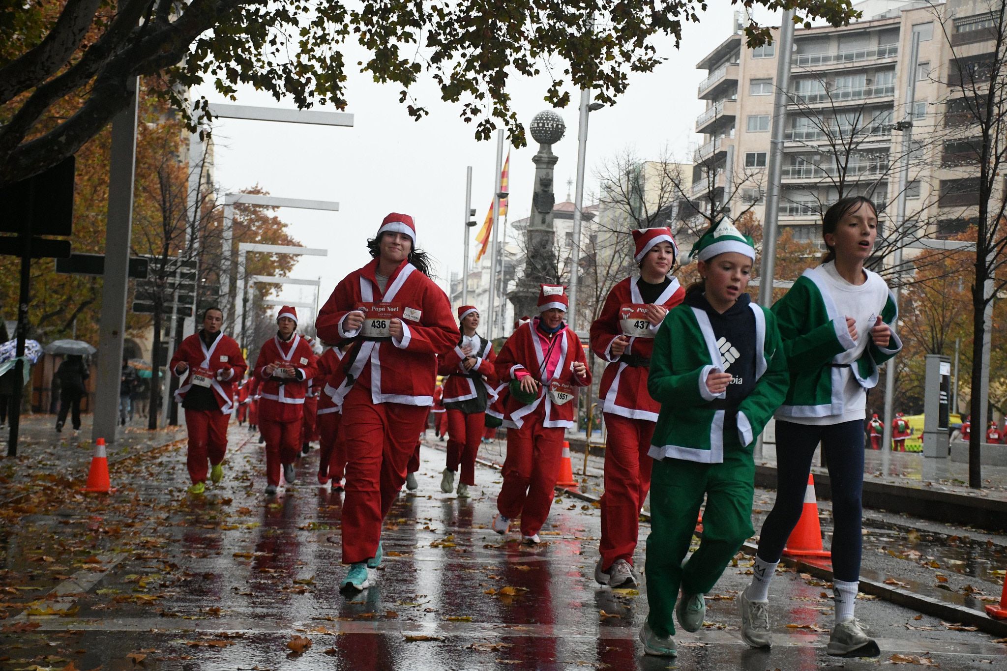 Las mejores fotos de la Carrera de Papá Noel de Zaragoza 2025. Independencia. 4339