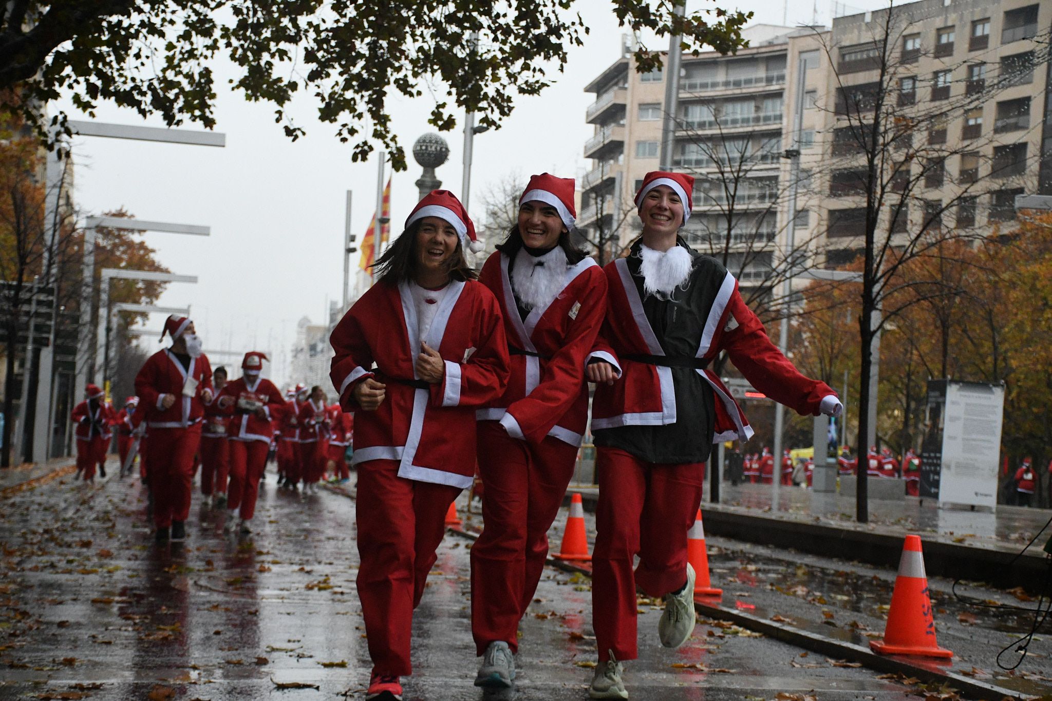 Las mejores fotos de la Carrera de Papá Noel de Zaragoza 2025. Independencia. 4341