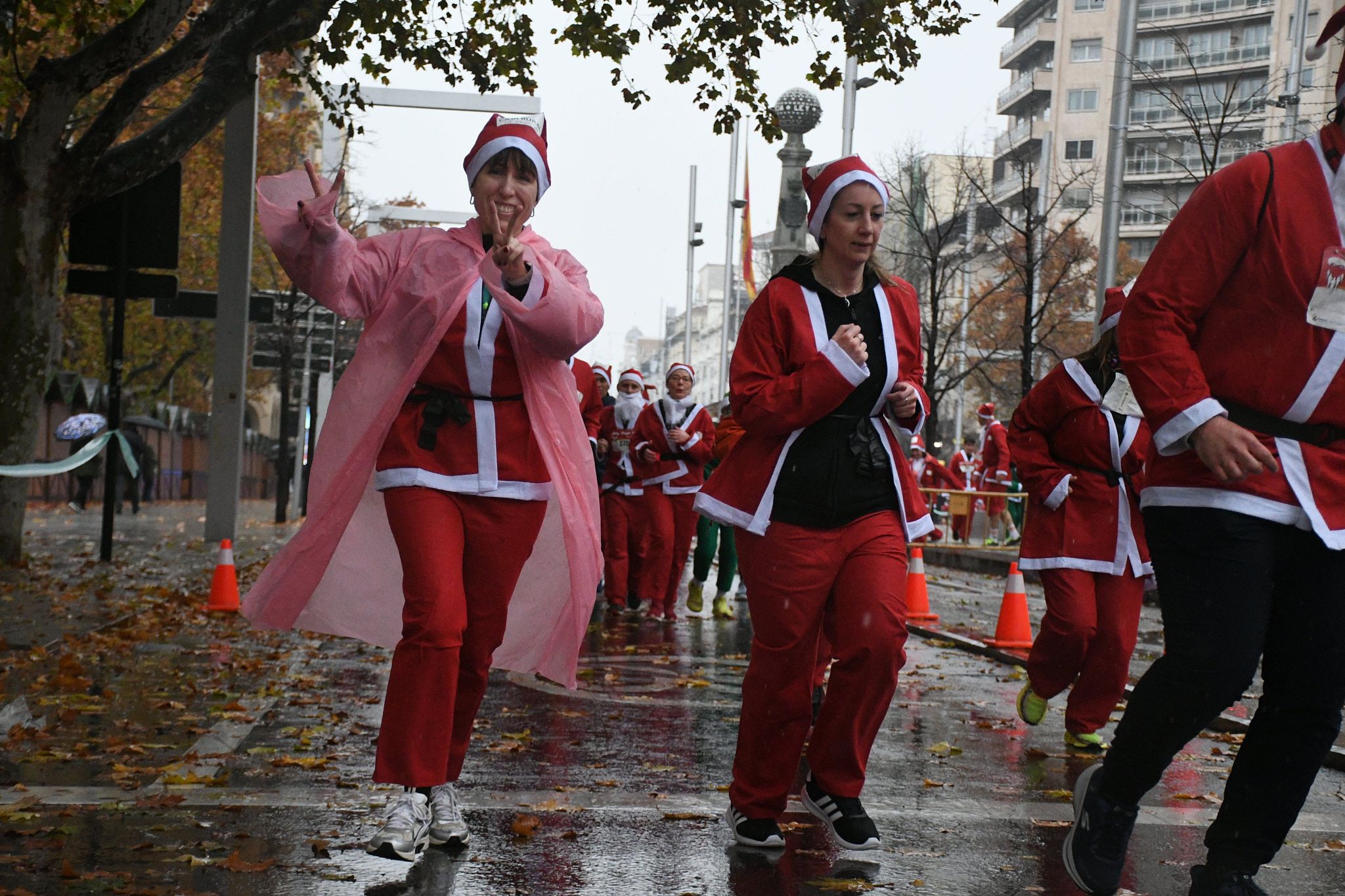 Las mejores fotos de la Carrera de Papá Noel de Zaragoza 2025. Independencia. 4351