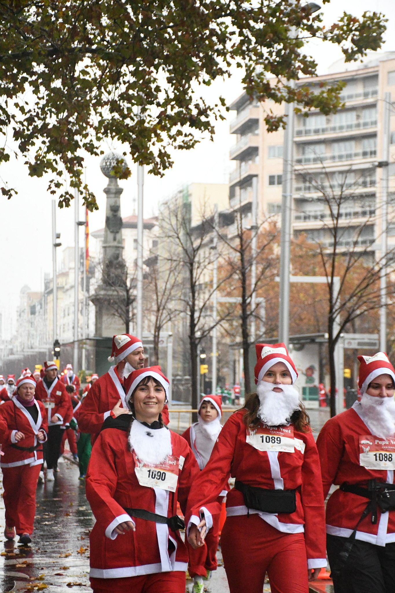 Las mejores fotos de la Carrera de Papá Noel de Zaragoza 2025. Independencia. 4355