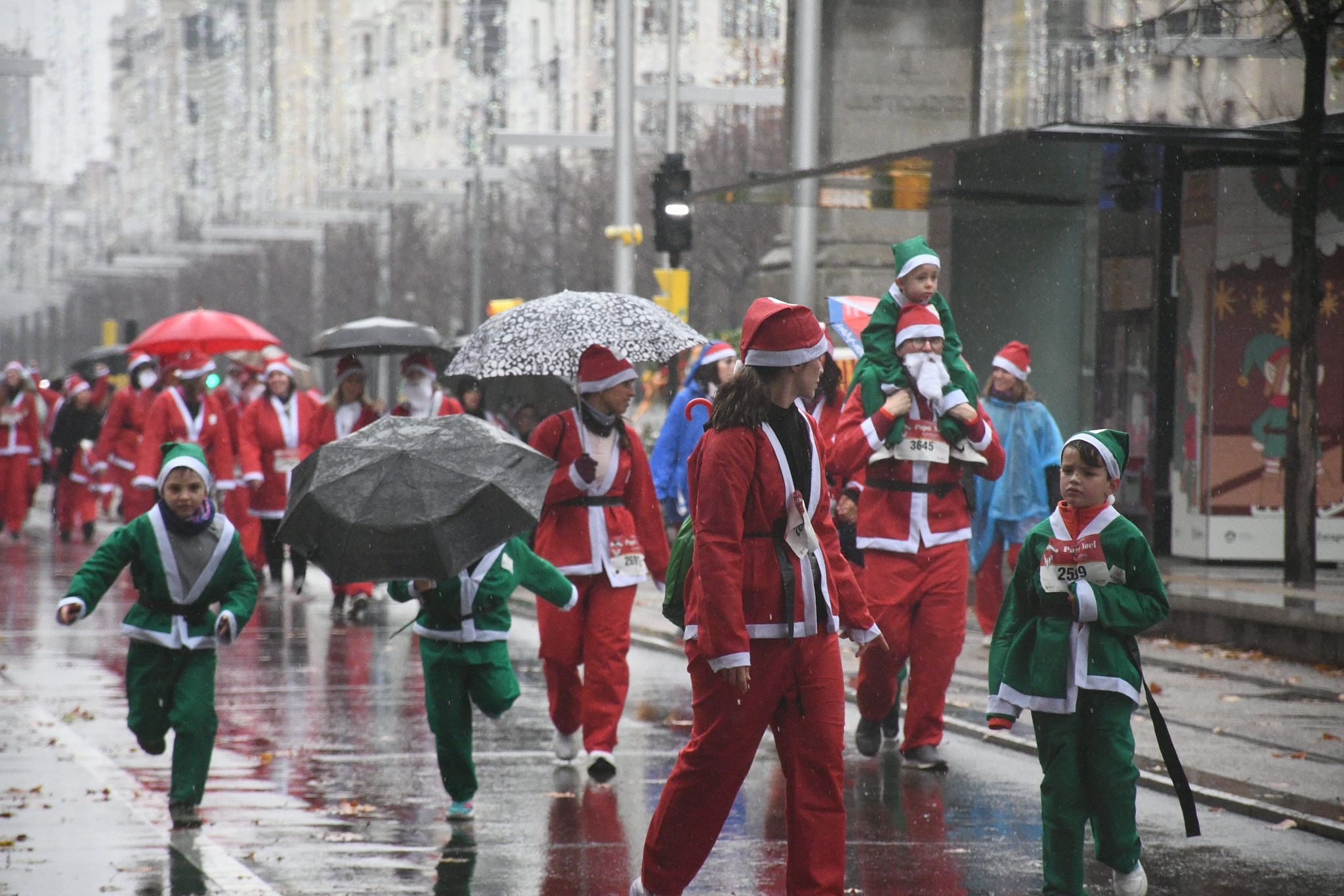 Las mejores fotos de la Carrera de Papá Noel de Zaragoza 2025. Independencia. 4596