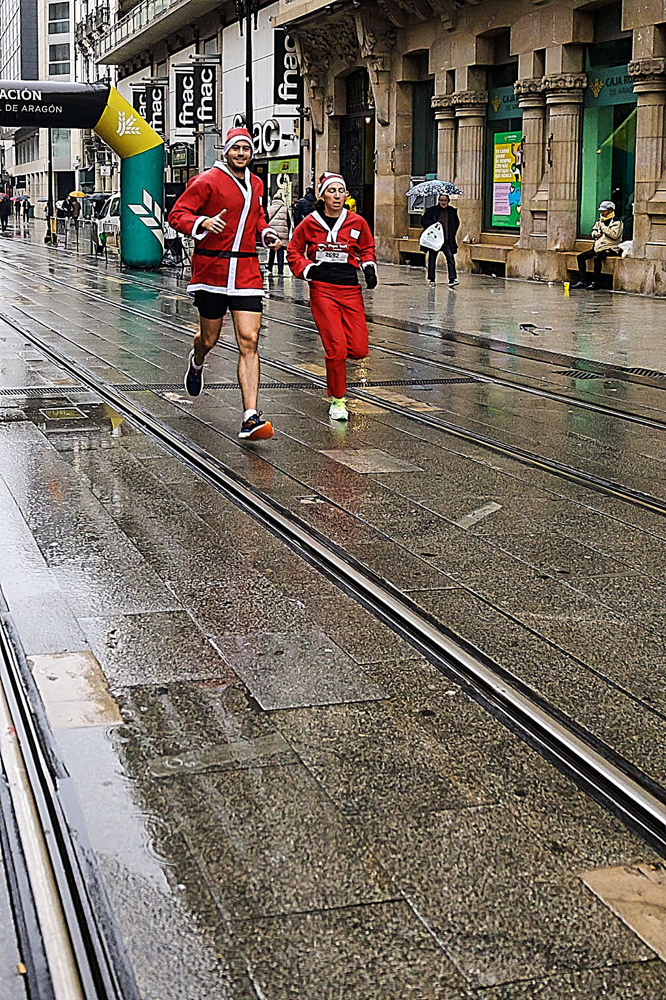 Las mejores fotos de la Carrera de Papá Noel de Zaragoza 2025. Coso. 7759
