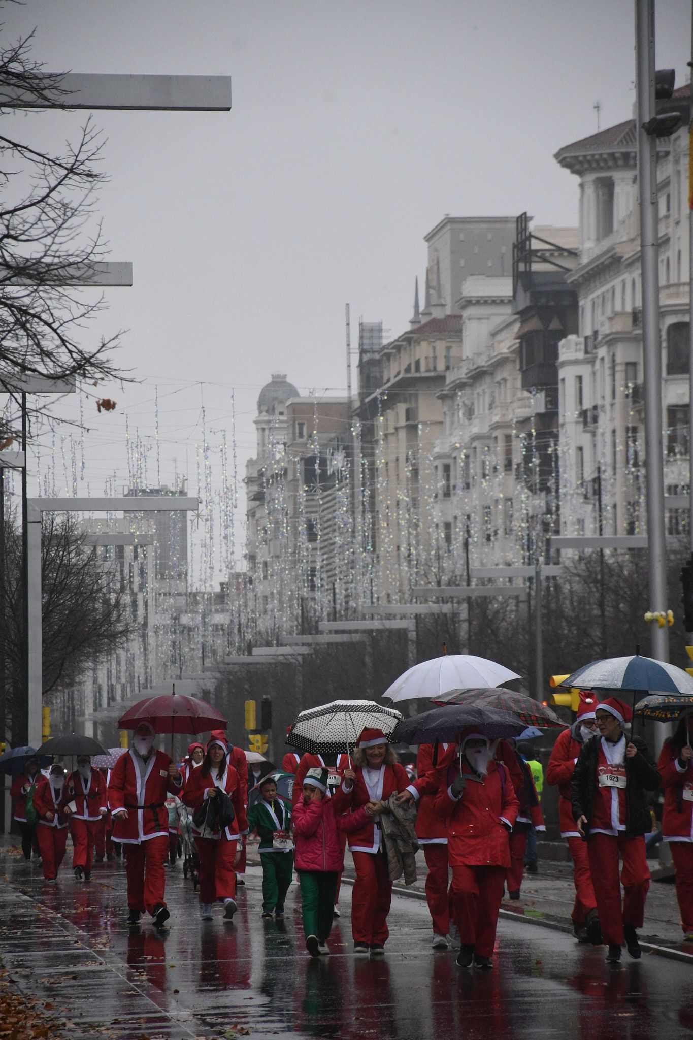 Las mejores fotos de la Carrera de Papá Noel de Zaragoza 2025. Independencia. 4609