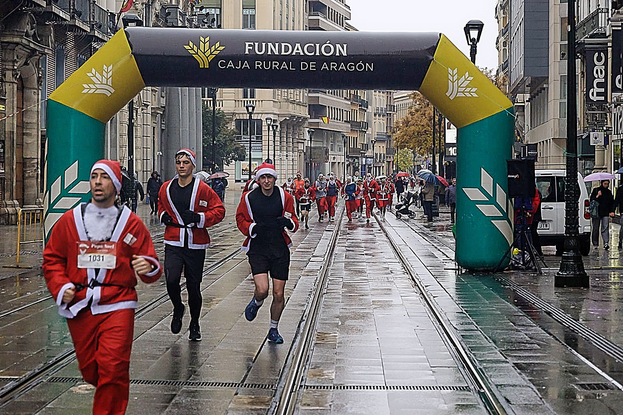 Las mejores fotos de la Carrera de Papá Noel de Zaragoza 2025. Coso. 7827