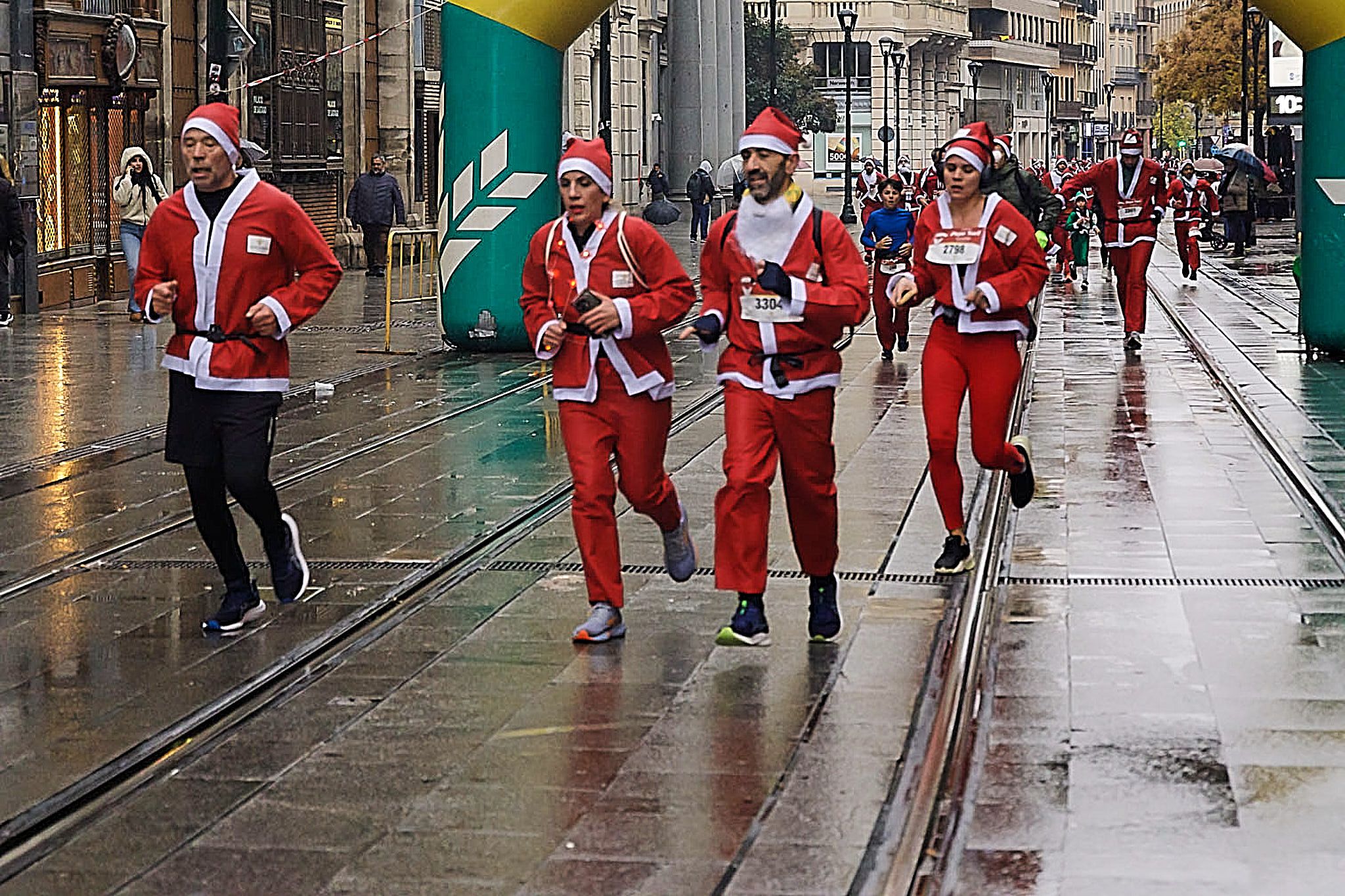 Las mejores fotos de la Carrera de Papá Noel de Zaragoza 2025. Coso. 7847