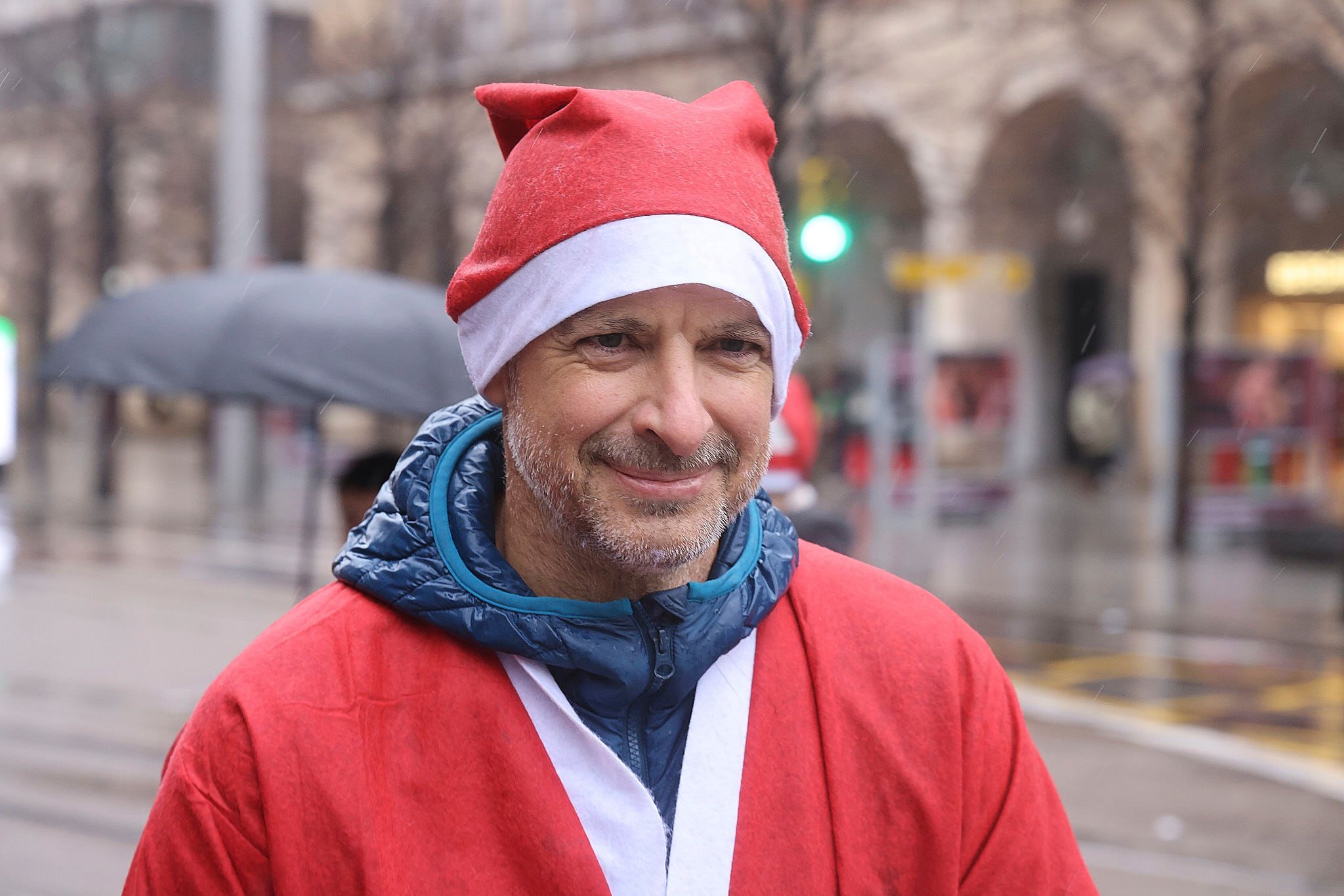 Las mejores fotos de la Carrera de Papá Noel de Zaragoza 2025. Plaza España. 0612