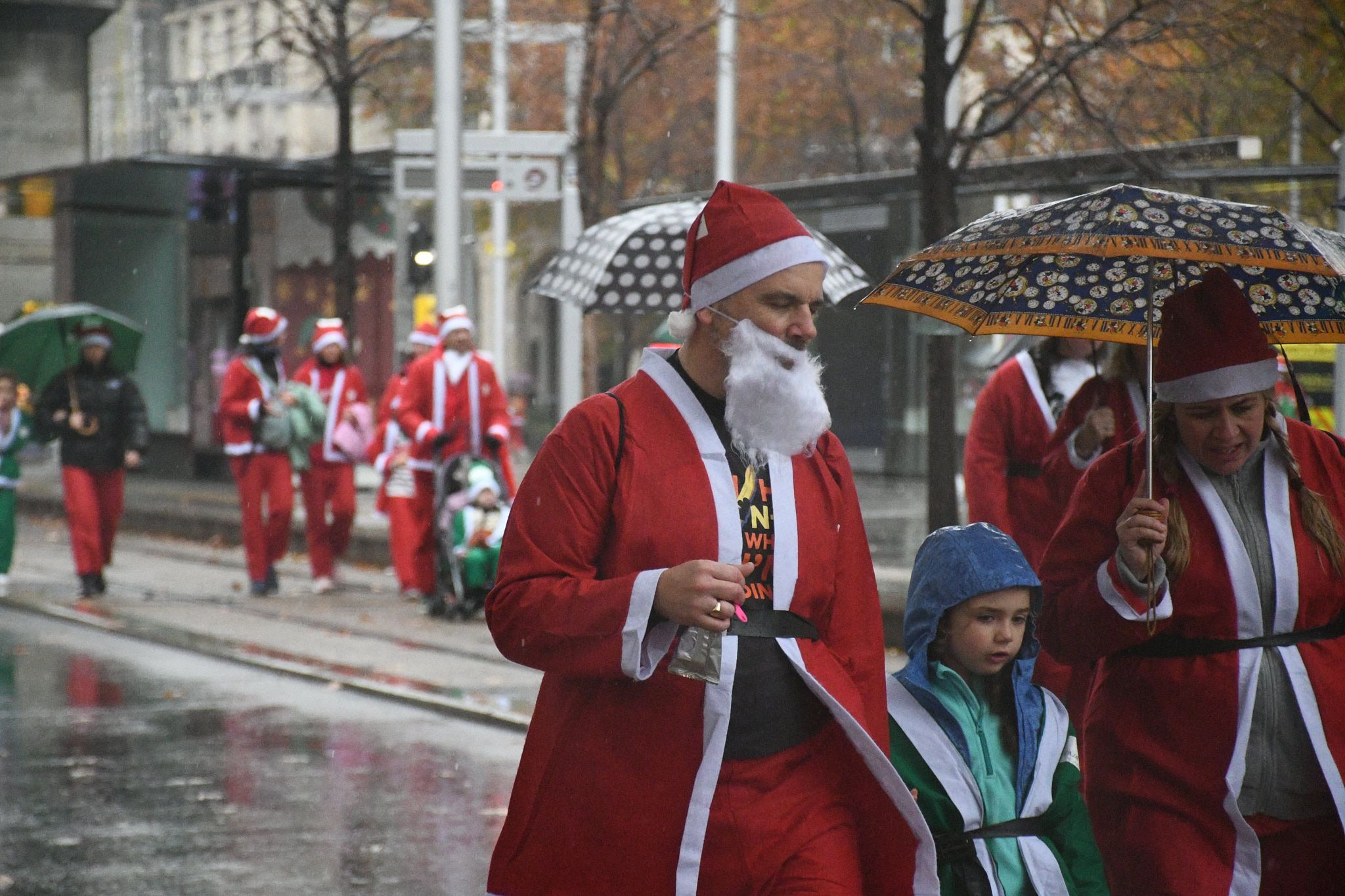 Las mejores fotos de la Carrera de Papá Noel de Zaragoza 2025. Independencia. 4619
