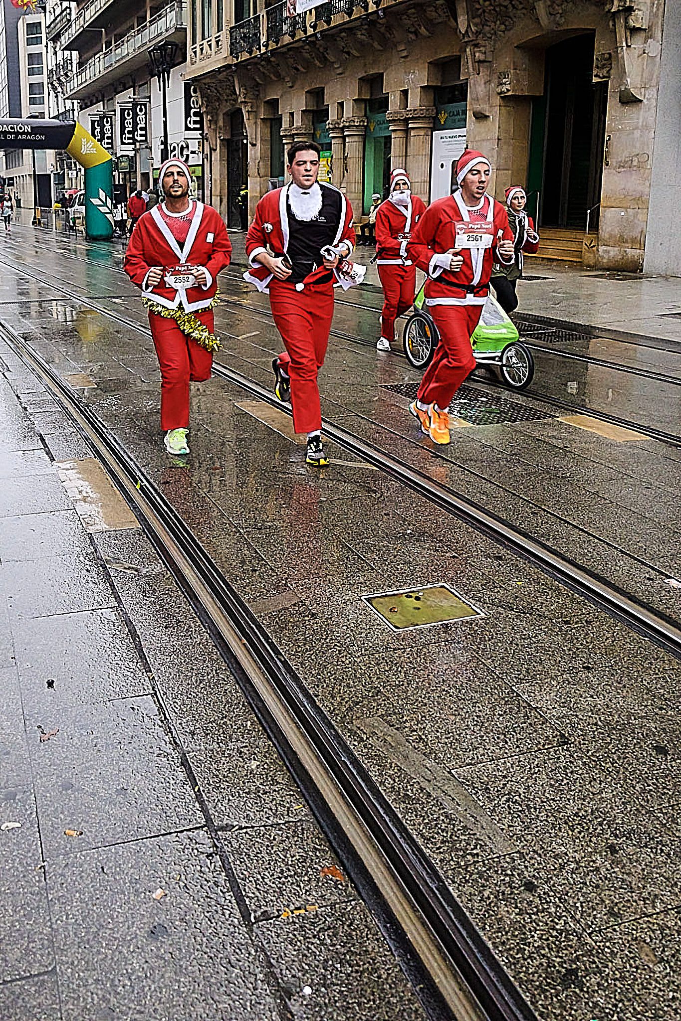 Las mejores fotos de la Carrera de Papá Noel de Zaragoza 2025. Coso. 7864