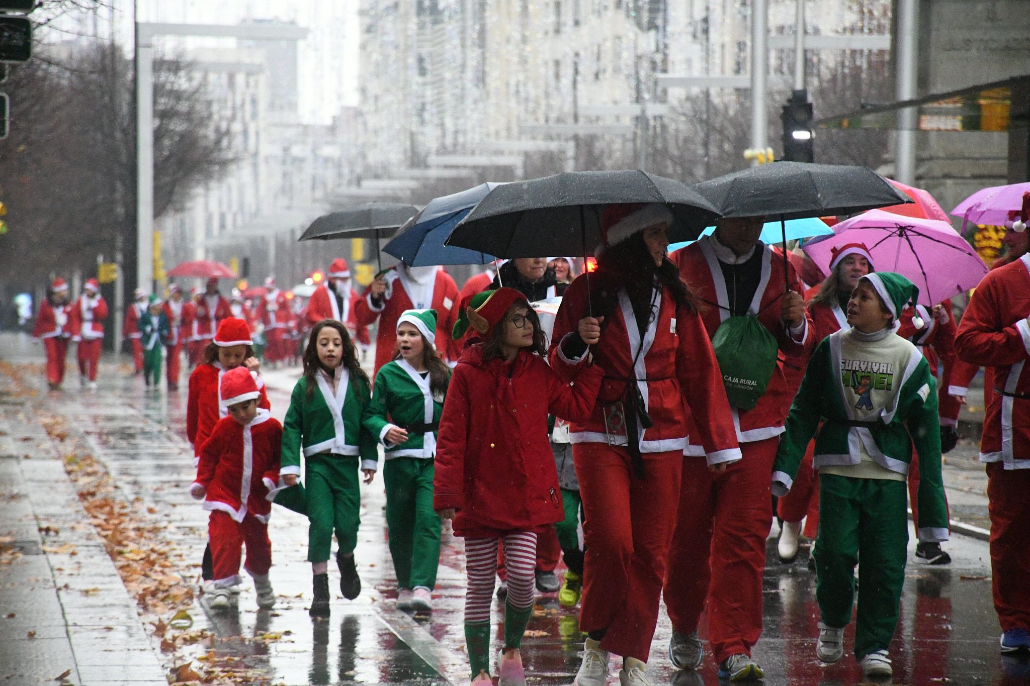 Las mejores fotos de la Carrera de Papá Noel de Zaragoza 2025. Independencia. 4622