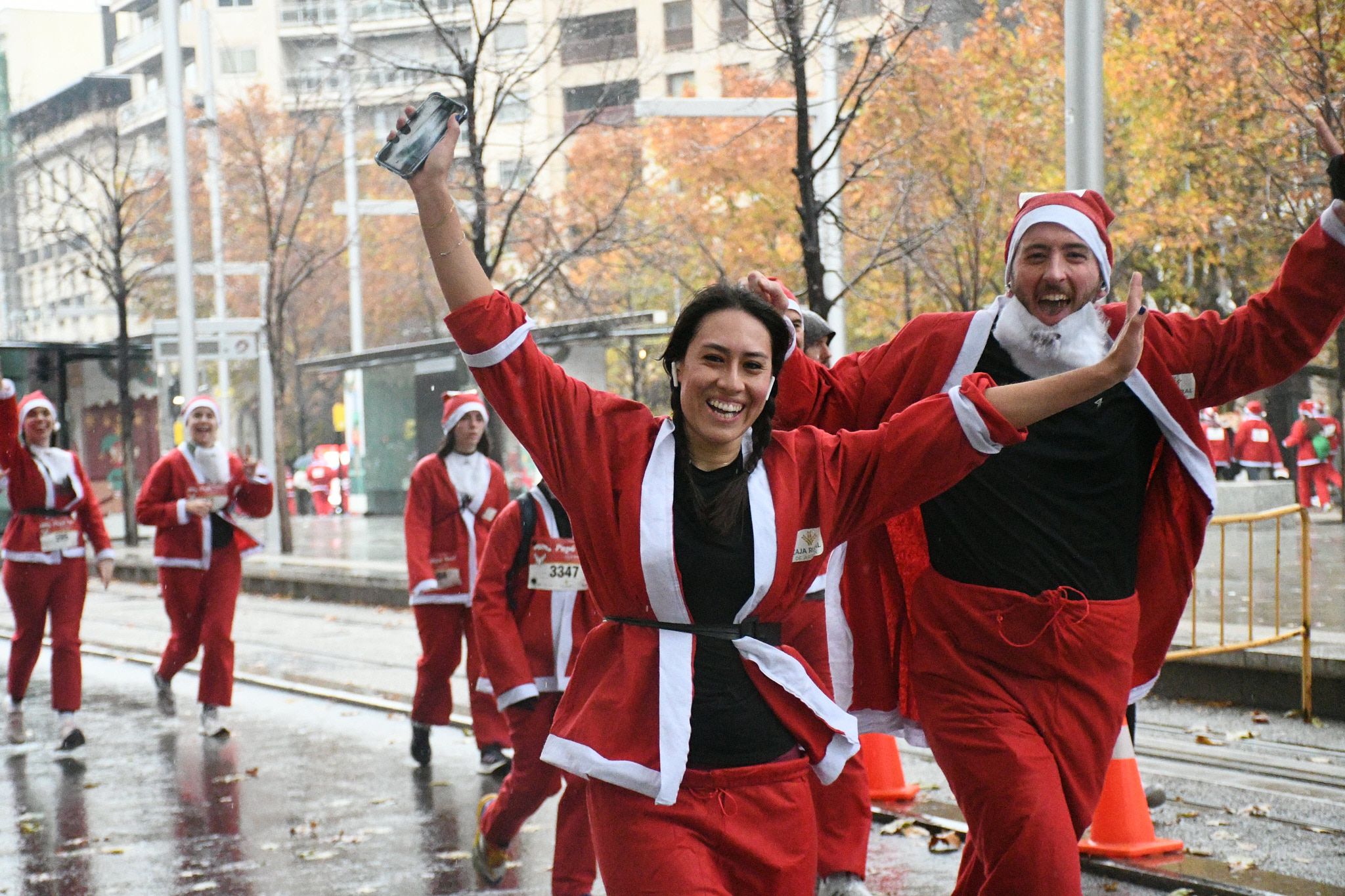 Las mejores fotos de la Carrera de Papá Noel de Zaragoza 2025. Independencia. 4400