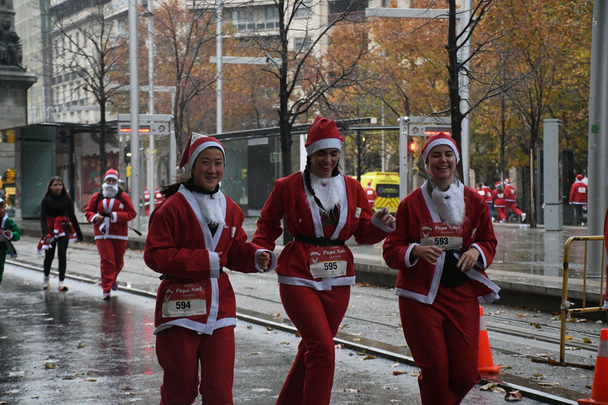 Las mejores fotos de la Carrera de Papá Noel de Zaragoza 2025. Independencia. 4402
